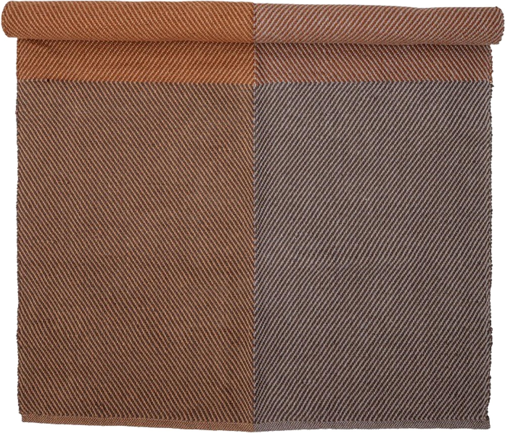 Der braune Rodin Teppich aus Jute von Bloomingville bringt natürliche Eleganz und Gemütlichkeit in Ihr Zuhause.