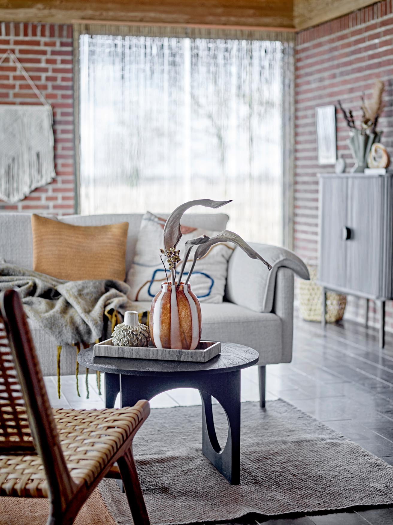 Der Rodin Teppich aus Jute in Braun von Bloomingville bringt natürliche Eleganz und Wärme in jeden Raum.