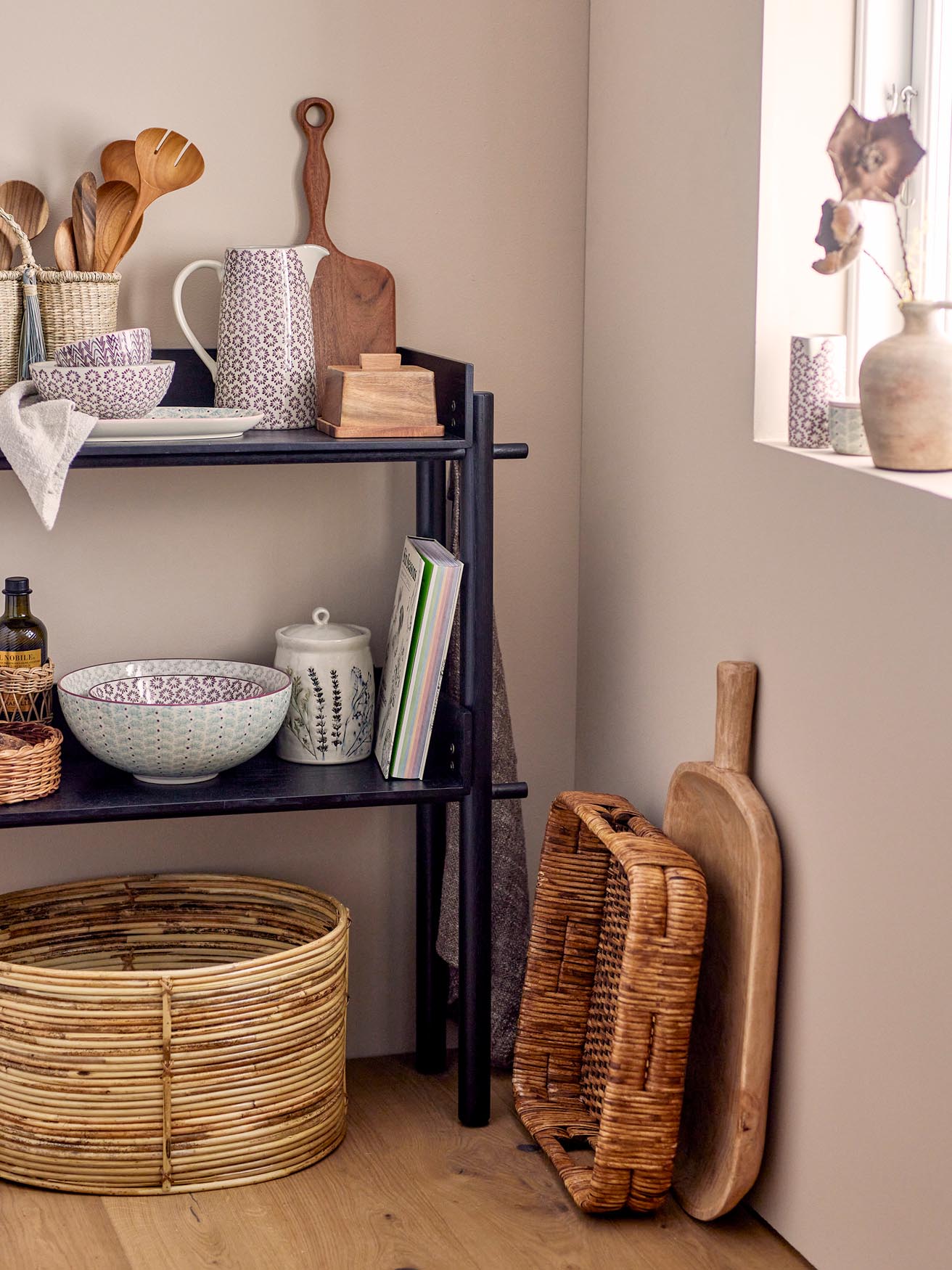 Elegantes Steingut-Gefäss mit Deckel von Bloomingville, naturfarben.