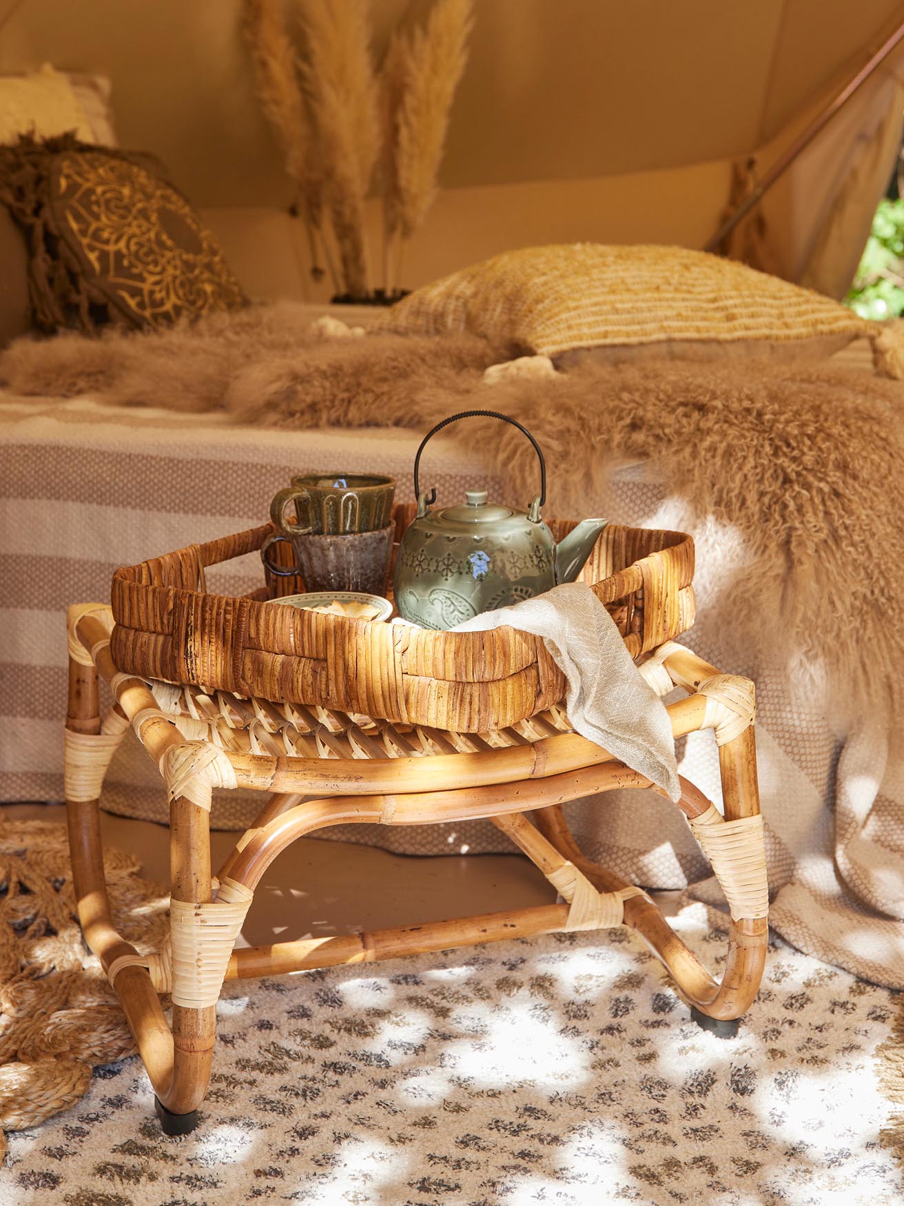 Elegantes Rattan-Tablett Diann in Braun von Bloomingville.