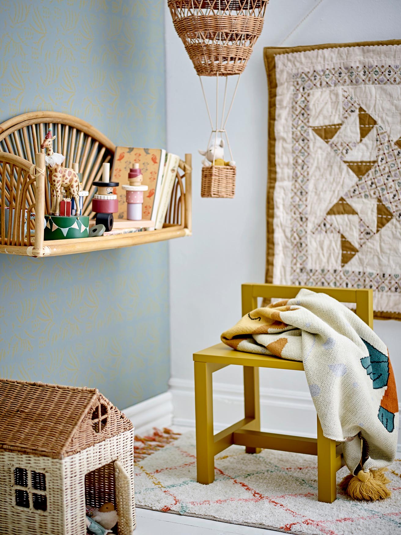 Huggi Deko, Braun, Rattan in Brown präsentiert im Onlineshop von KAQTU Design AG. Kunstgegenstände ist von Bloomingville Mini