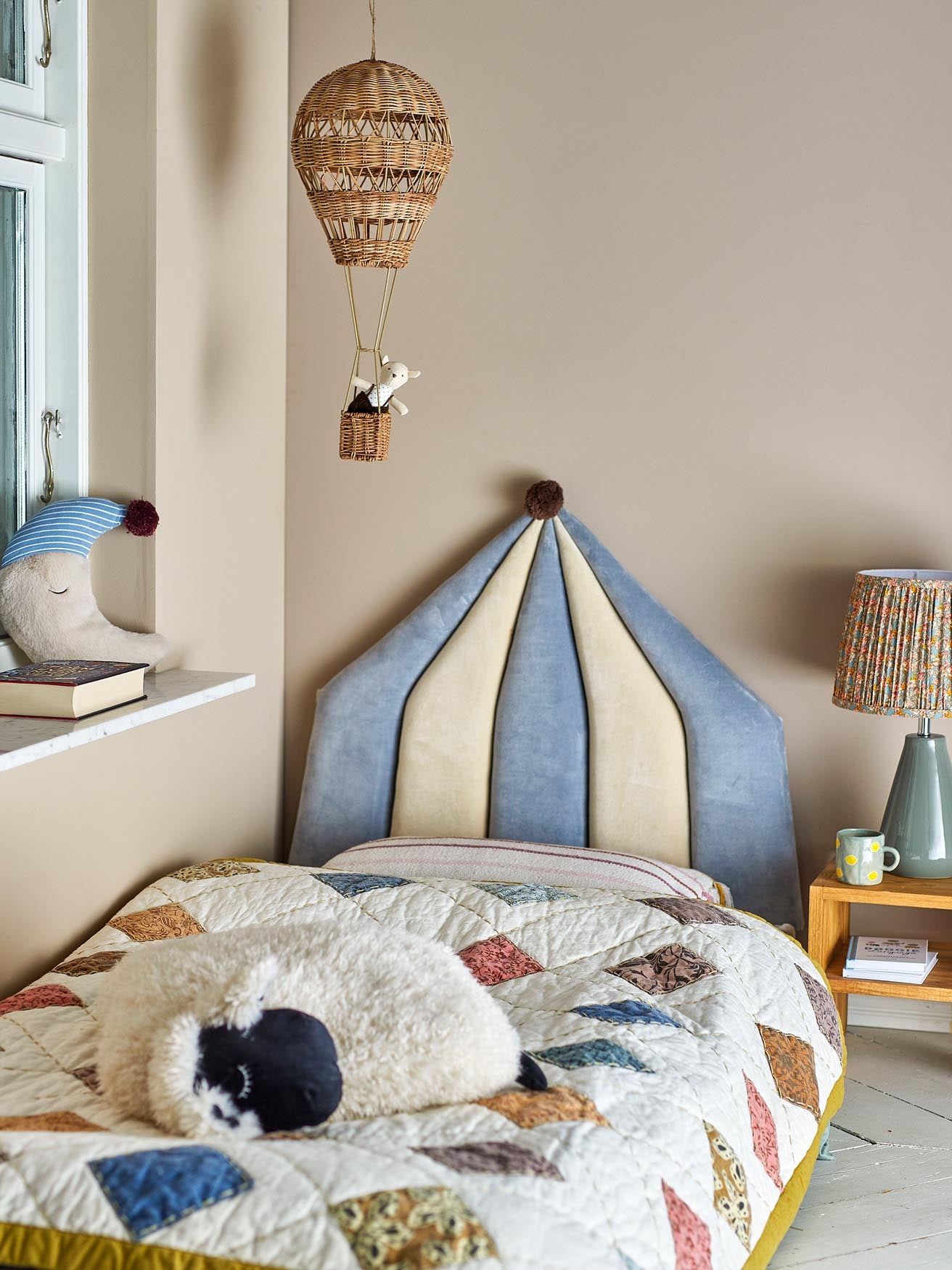 Huggi Deko, Braun, Rattan in Brown präsentiert im Onlineshop von KAQTU Design AG. Kunstgegenstände ist von Bloomingville Mini