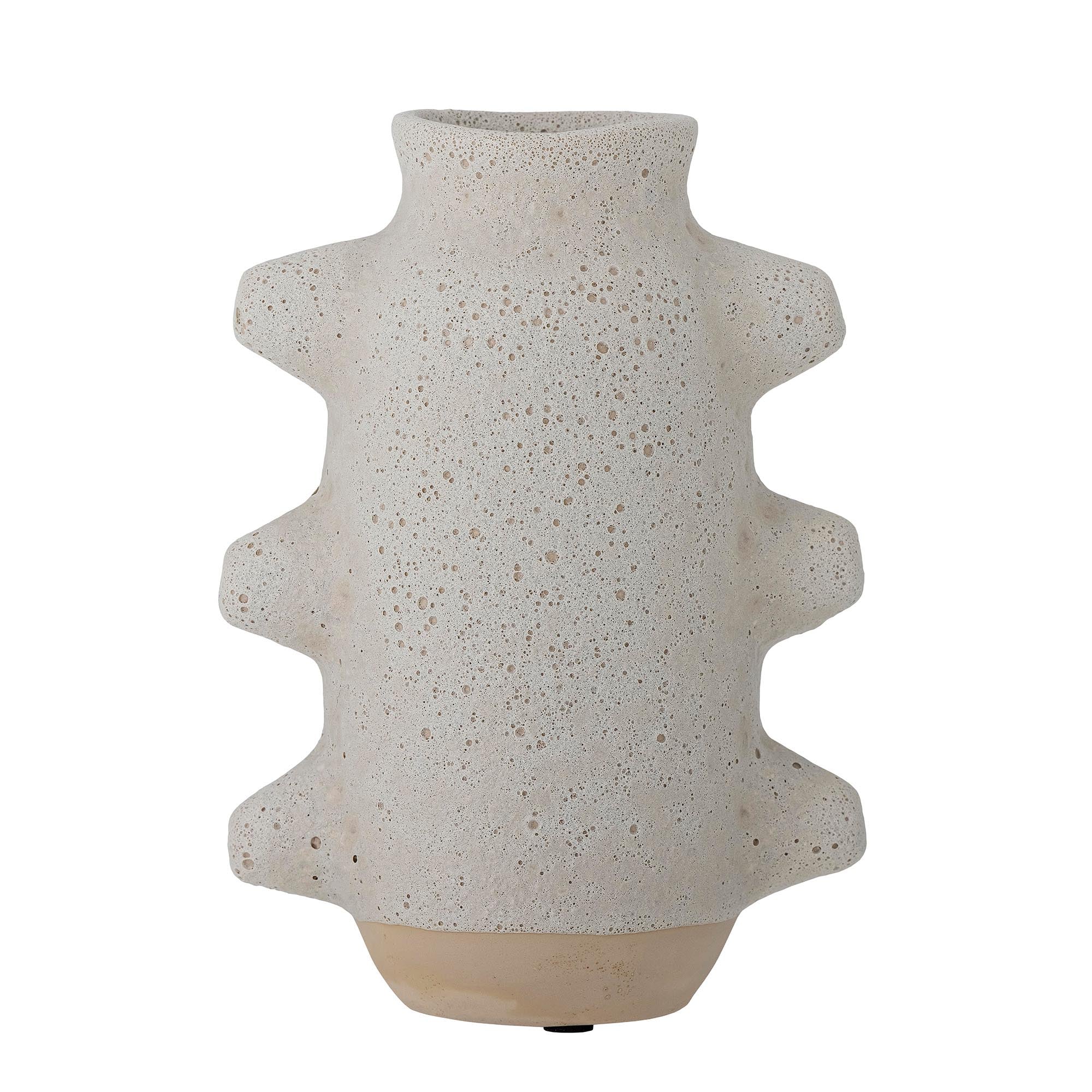 Die Birka Vase von Bloomingville vereint stilvolle Eleganz und Funktionalität. Ihre graue Glasur und raue Oberfläche machen sie zum perfekten Deko-Highlight.