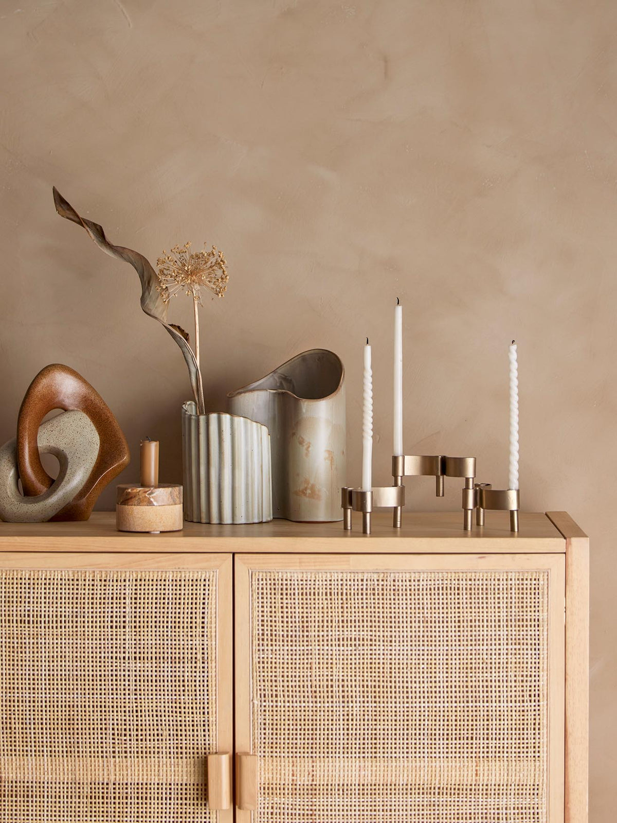 Dalin Teelicht- und Kerzenhalter, Braun, Sandstein in Brown präsentiert im Onlineshop von KAQTU Design AG. Teelichthalter ist von Bloomingville