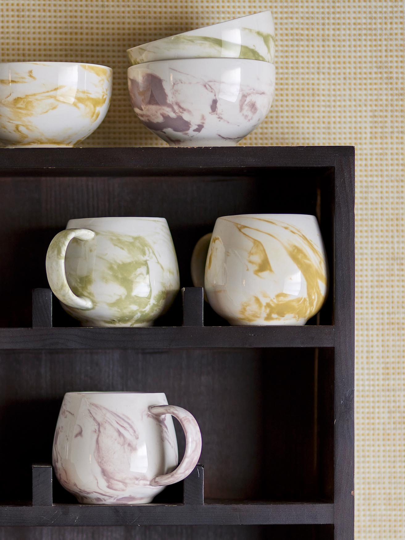 Palma Becher in Grün: Handgefertigtes Steingut von Bloomingville.