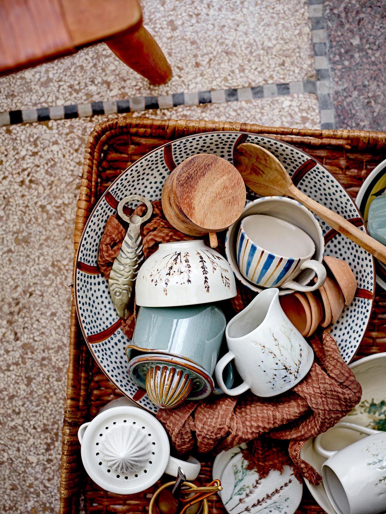 Bea Zitronensaftpresse, Natur, Steingut in Nature präsentiert im Onlineshop von KAQTU Design AG. Küchenhelfer ist von Bloomingville
