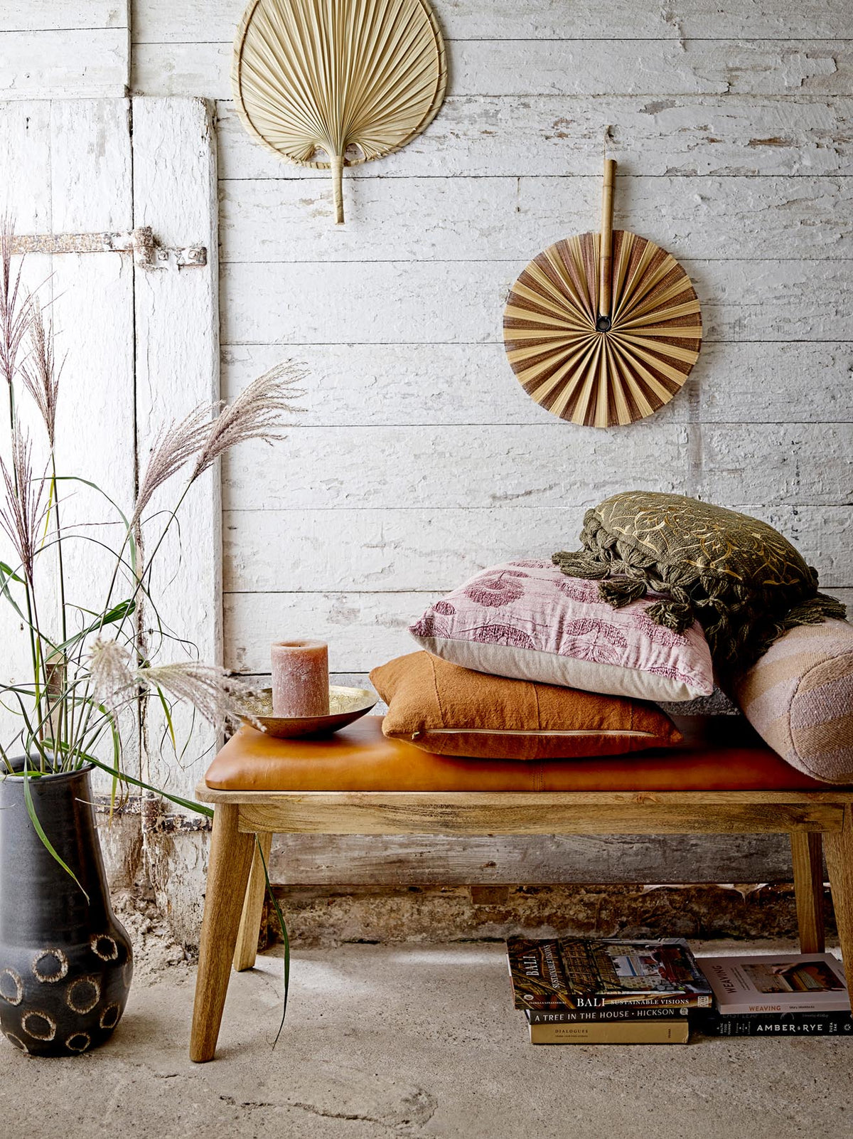 Sofia Kissen, Violett, Baumwolle in Purple präsentiert im Onlineshop von KAQTU Design AG. Deko Kissen ist von Bloomingville