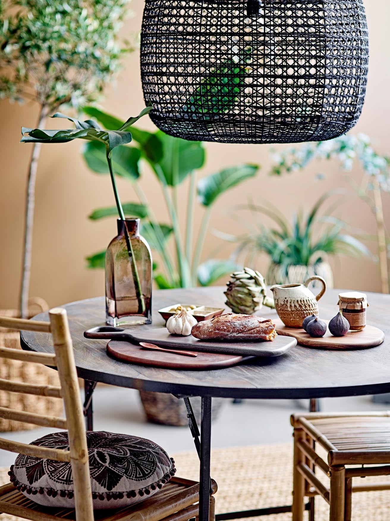 Cizzy Kissen in Braun: Hochwertige Baumwolle, verspielte Quasten und vielseitig einsetzbar – für ein gemütliches Zuhause.