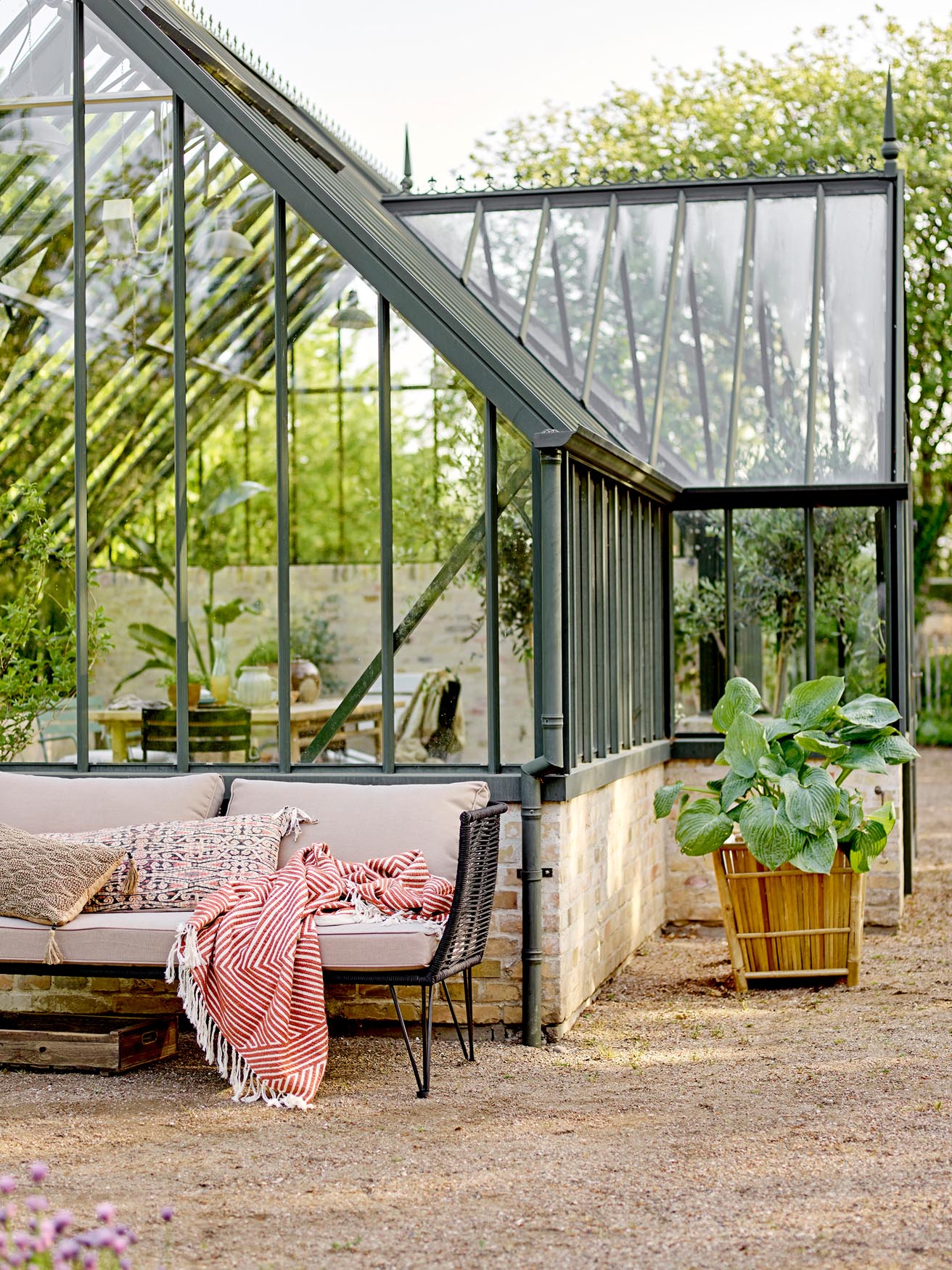 Lione Kissen in Braun: Stilvolles Design aus 100% Baumwolle, ideal für gemütliche Akzente in jedem Raum.