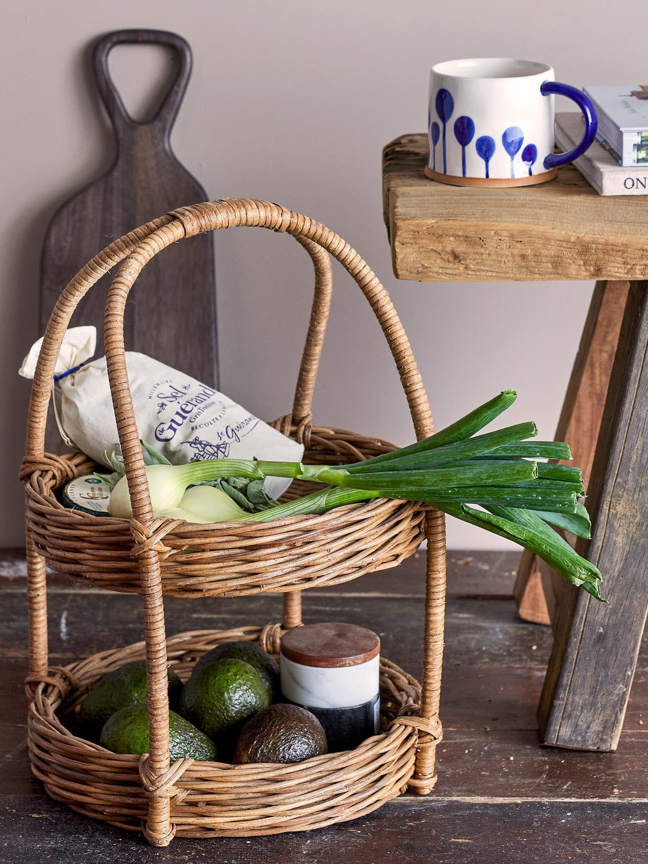 Linora Becher Blau: Hochwertiges Steingut von Creative Collection.