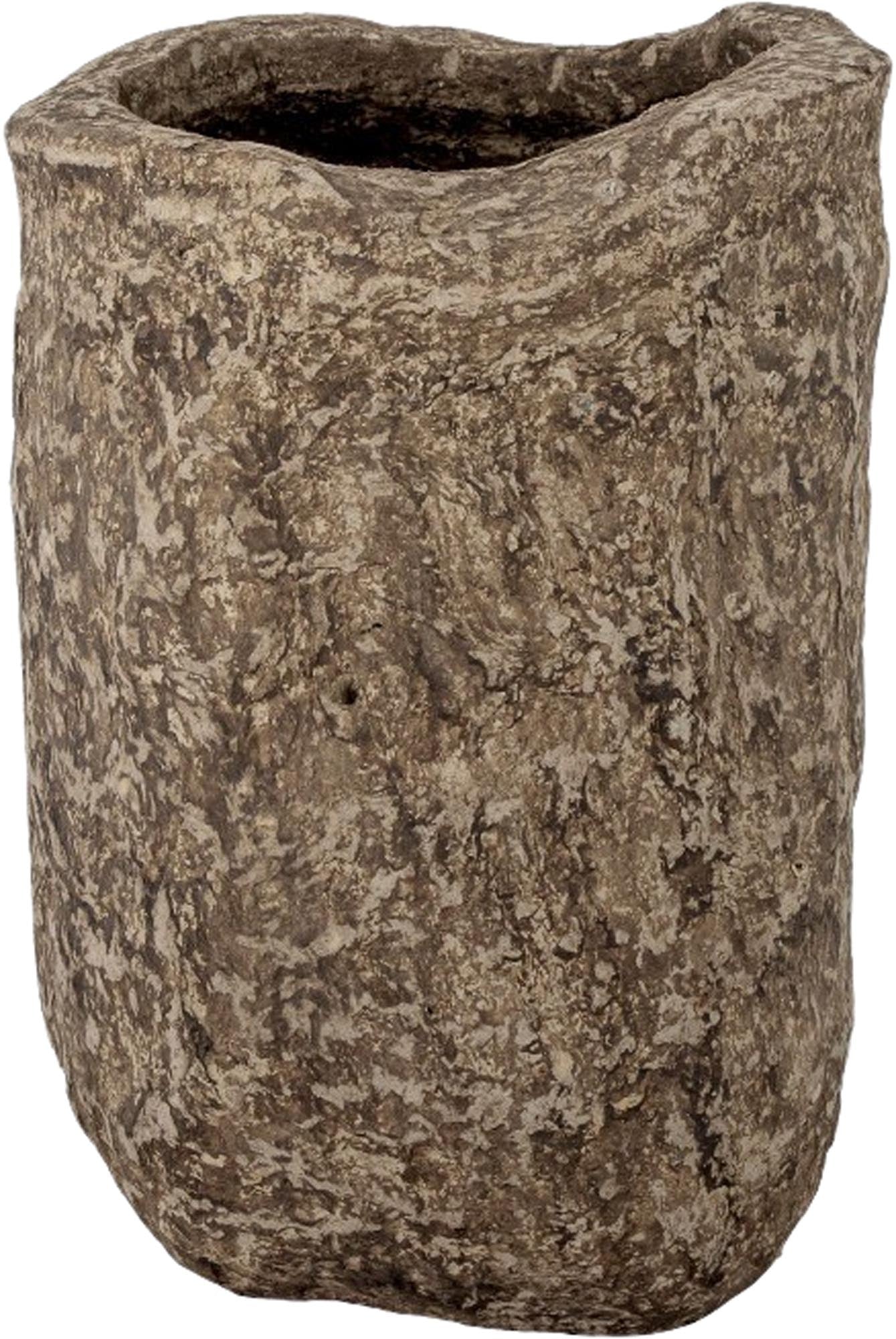 Die Janay Vase von Bloomingville, gefertigt aus braunem Papiermaché, überzeugt mit ihrem schlichten, natürlichen und umweltfreundlichen Stil.