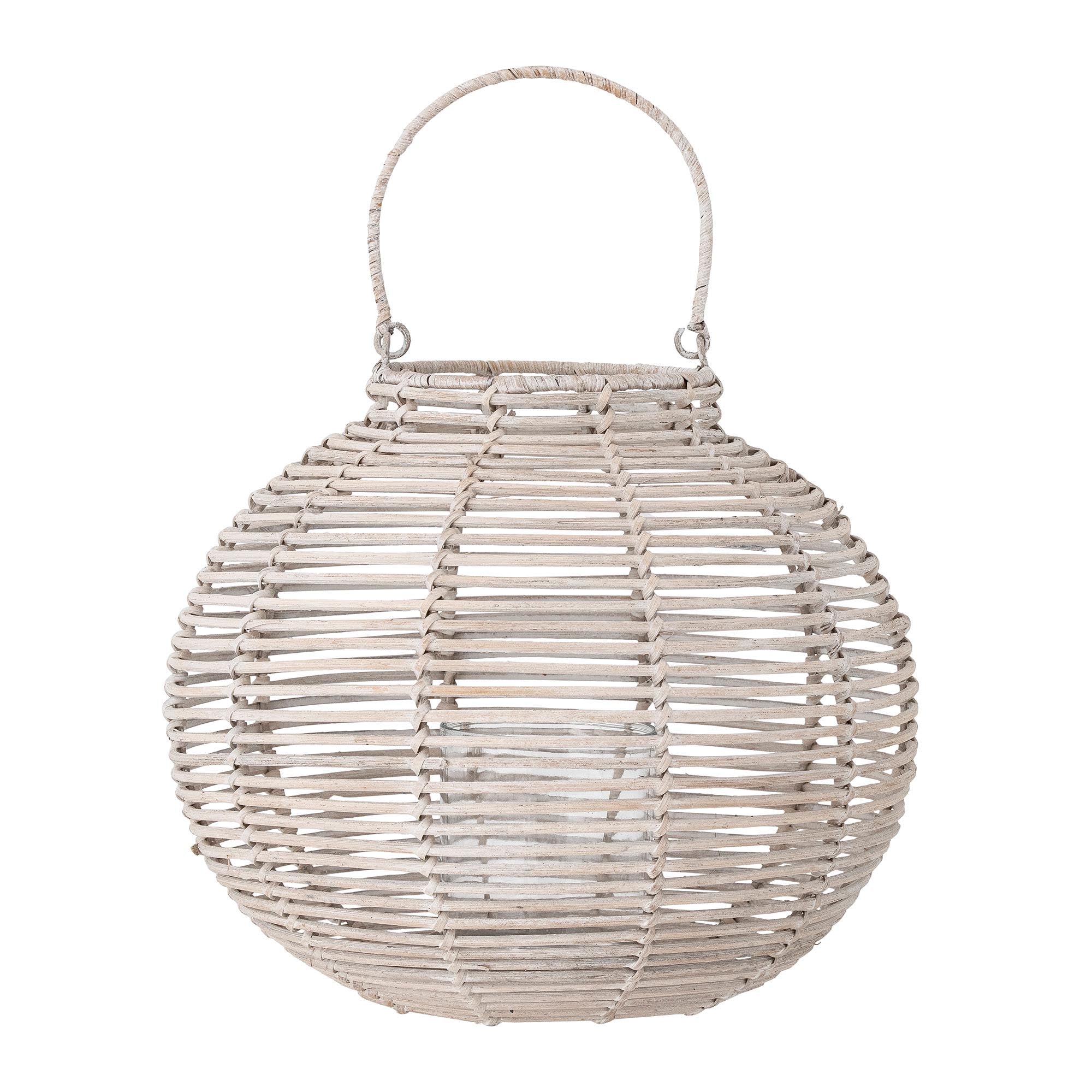 Malua Laterne mit Glas, Weiá, Rattan in White präsentiert im Onlineshop von KAQTU Design AG. Laterne ist von Bloomingville