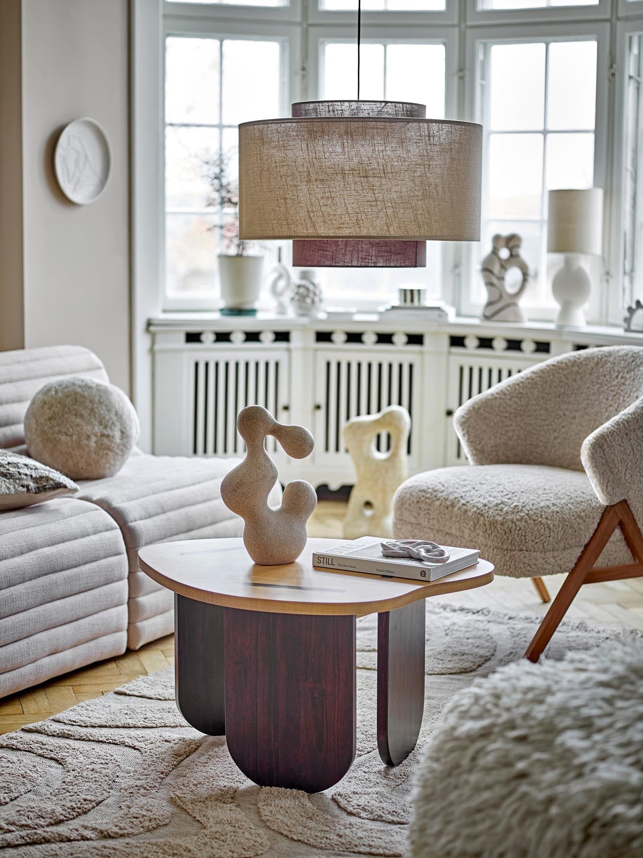 Elaine Teppich aus Baumwolle in Naturtönen von Bloomingville, perfekt für ein modernes und einladendes Wohnambiente.