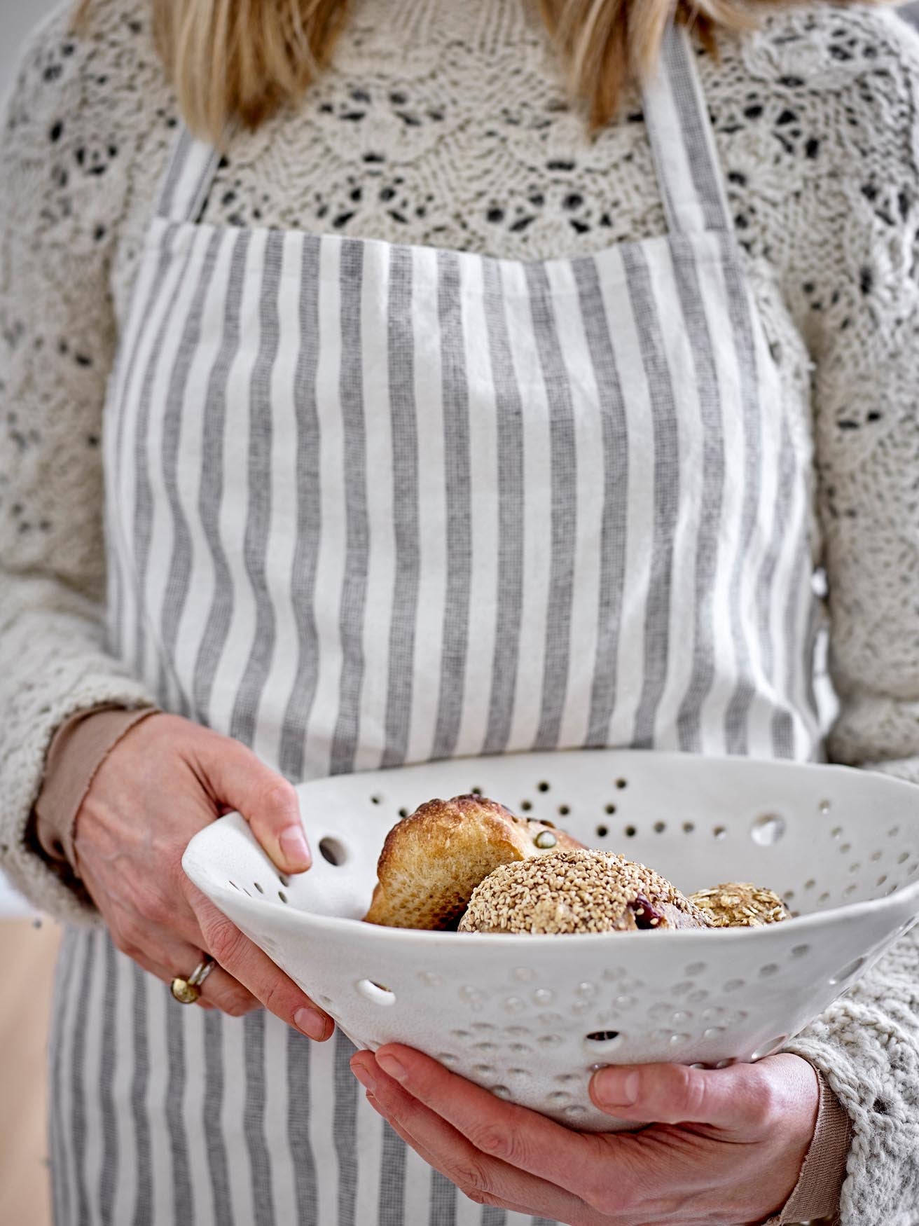 Dalena Schale, weiss, aus Steingut von Bloomingville, stilvoll & modern.