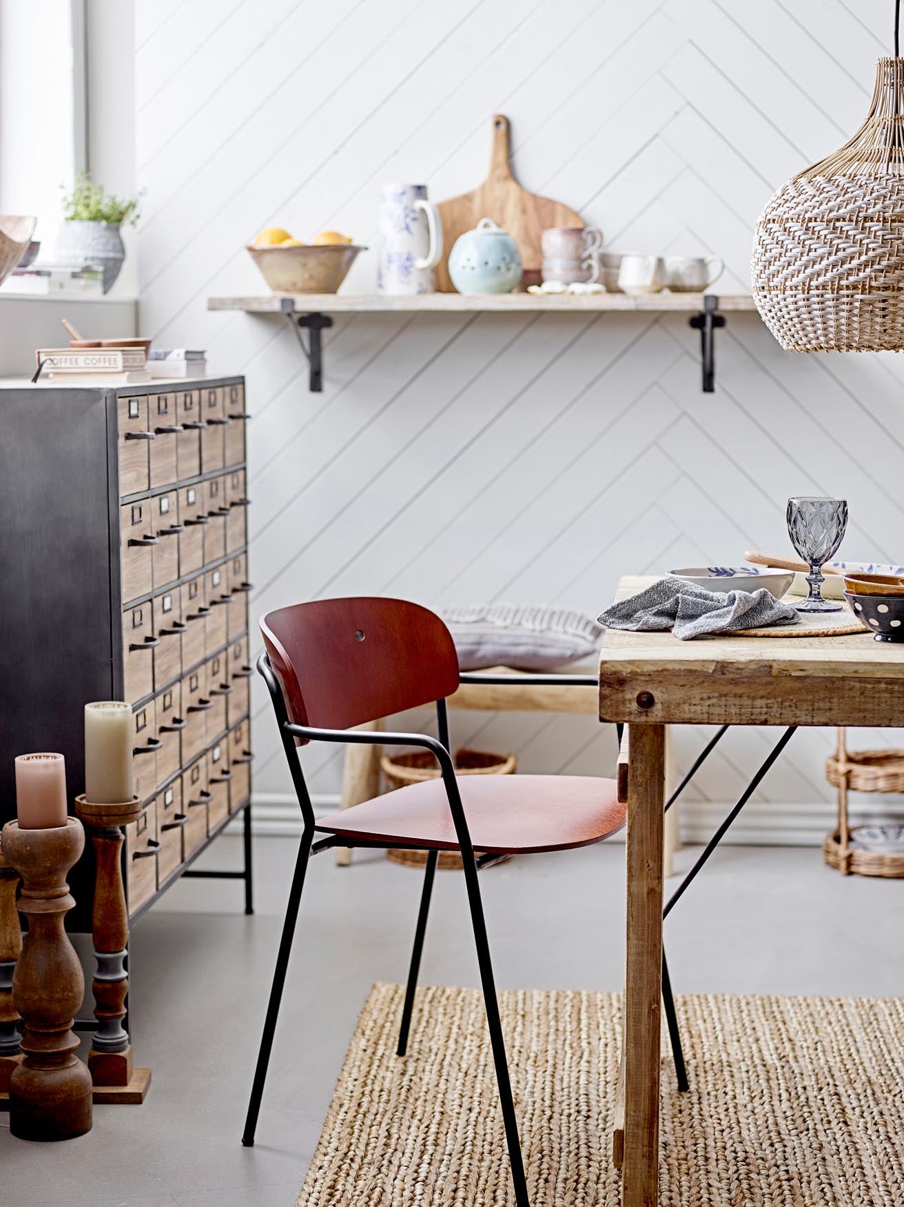 Elegantes Asana Weinglas in Grau von Creative Collection, aus hochwertigem Glas gefertigt, ideal für stilvollen Genuss.