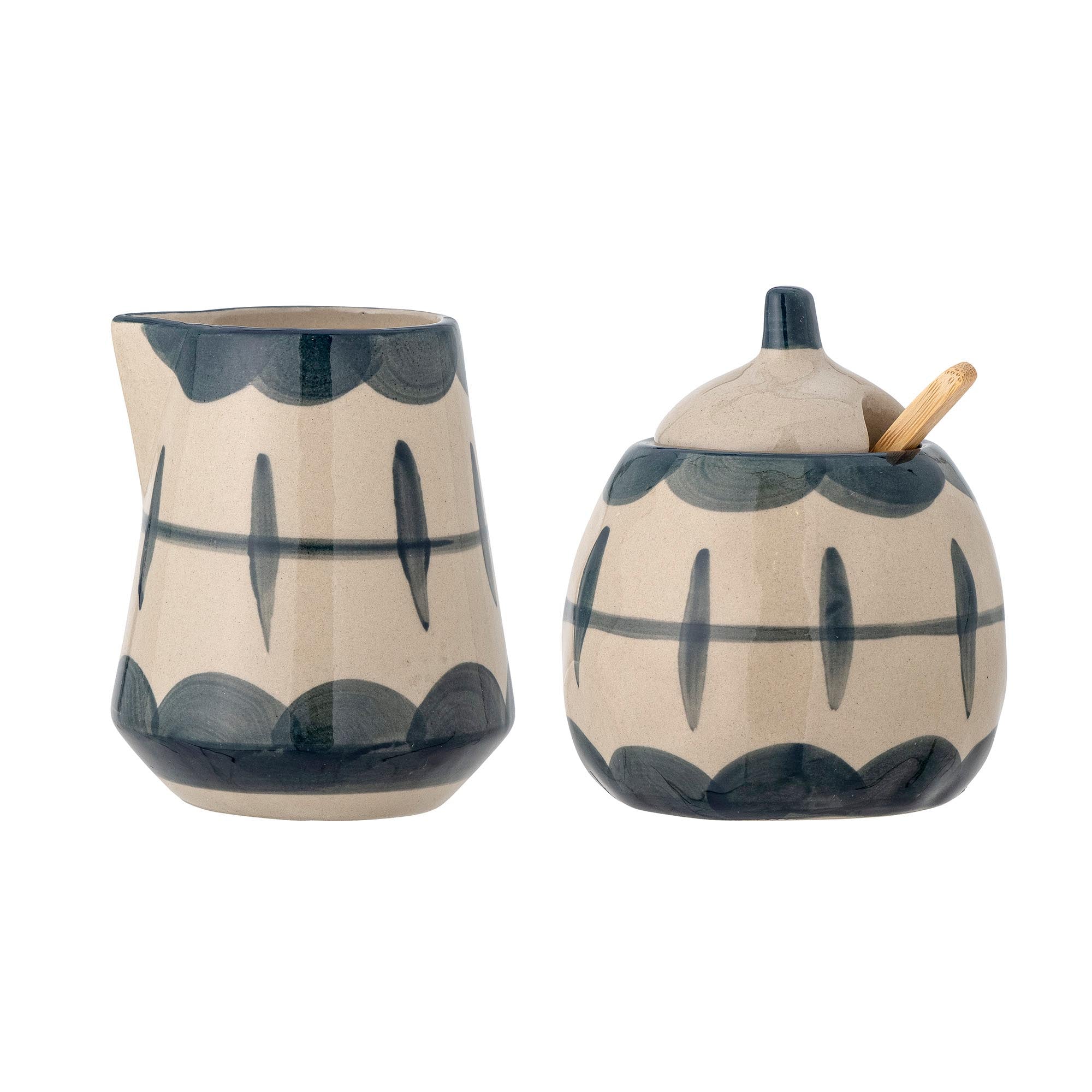 Entdecken Sie das elegante Allium Milchkännchen & Zuckerdose Set von Creative Collection. Hochwertiges Steingut, handgefertigt, ideal für jeden Tisch.