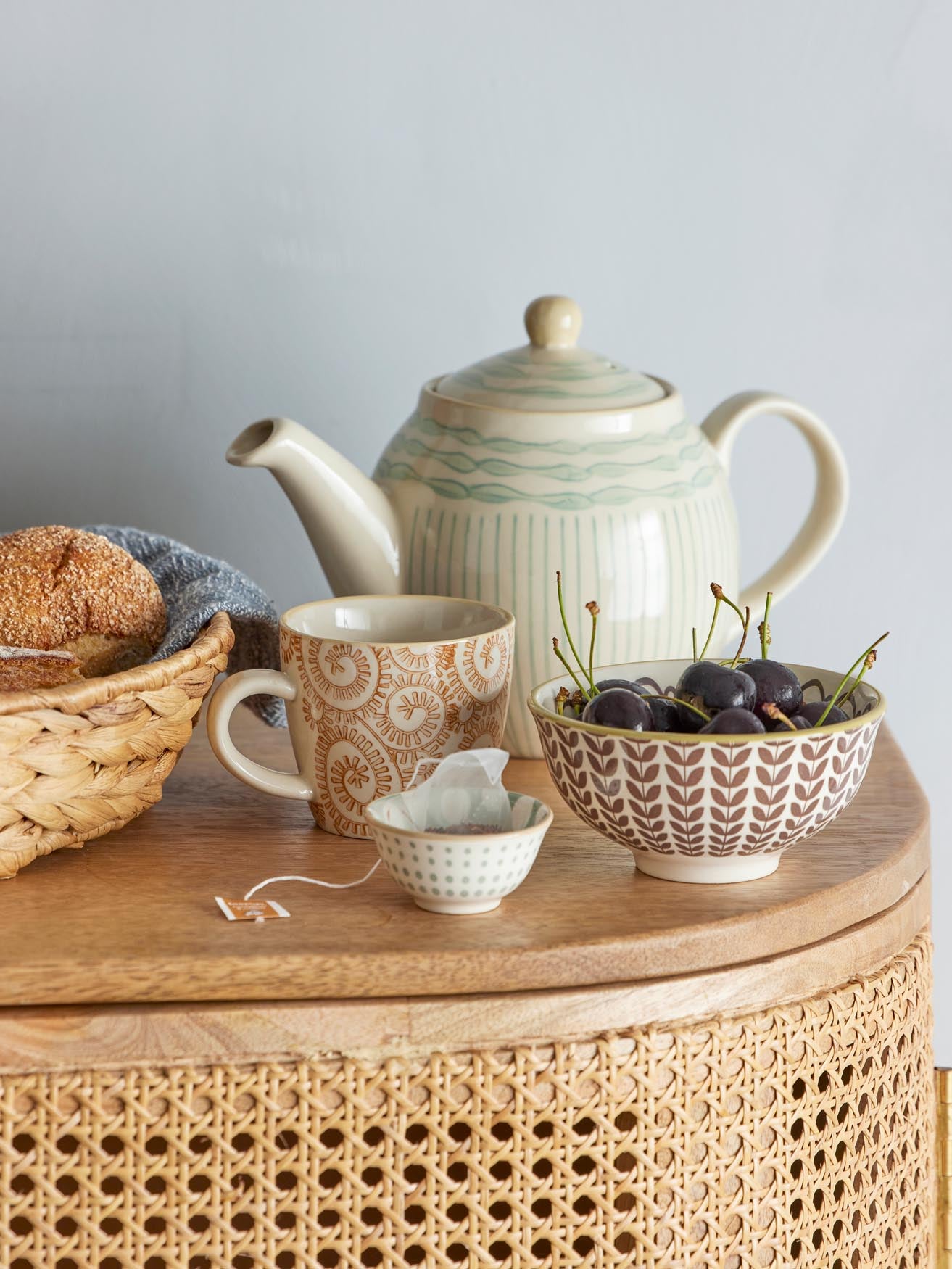 Stilvolle Maple Schale in Blau aus Steingut von Creative Collection.