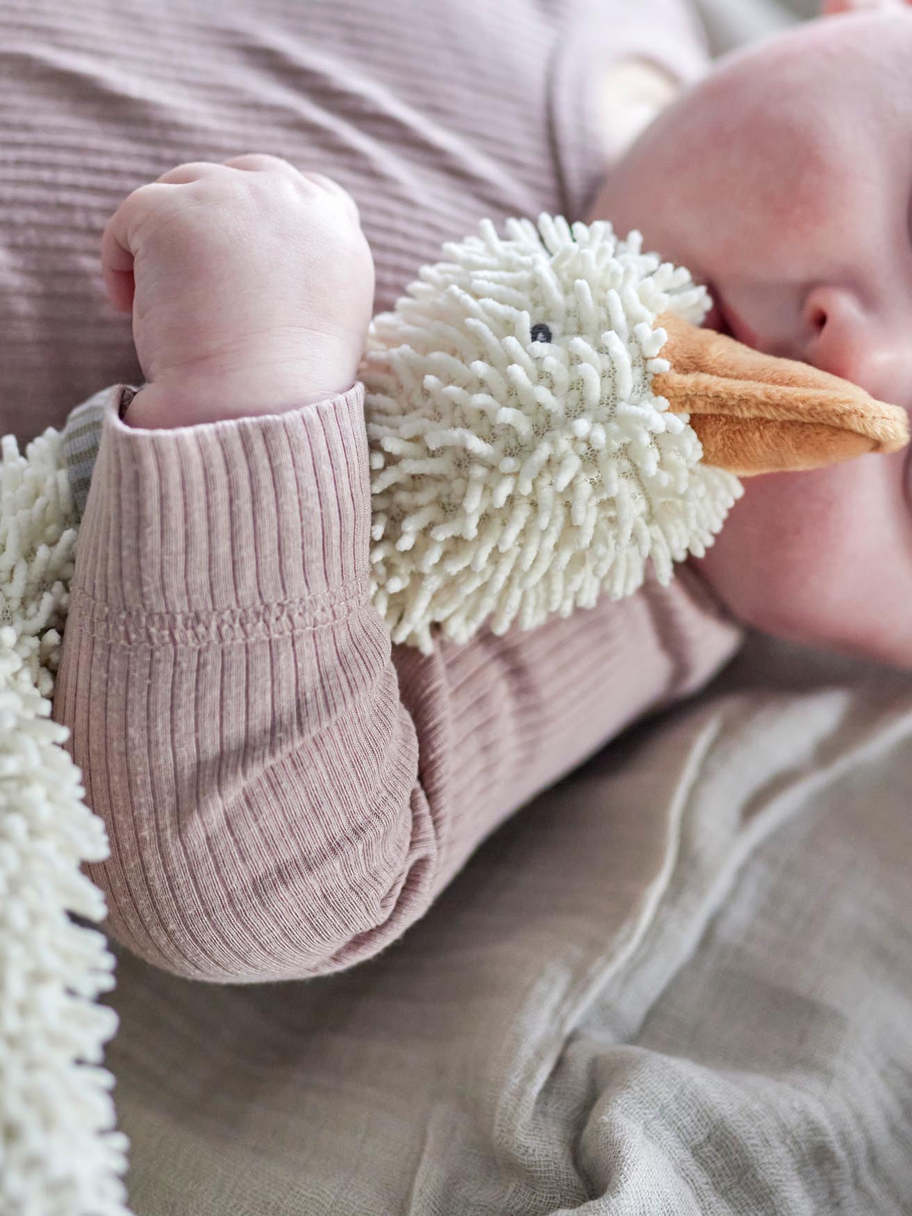 Gaspard Soft Toy, Weiá, Polyester in White präsentiert im Onlineshop von KAQTU Design AG. Plüschtier Kids ist von Bloomingville Mini