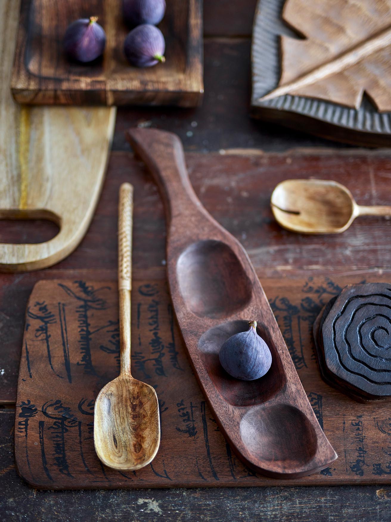 Elegante Thorun Schale aus Mango, perfekt für stilvolle Präsentationen.