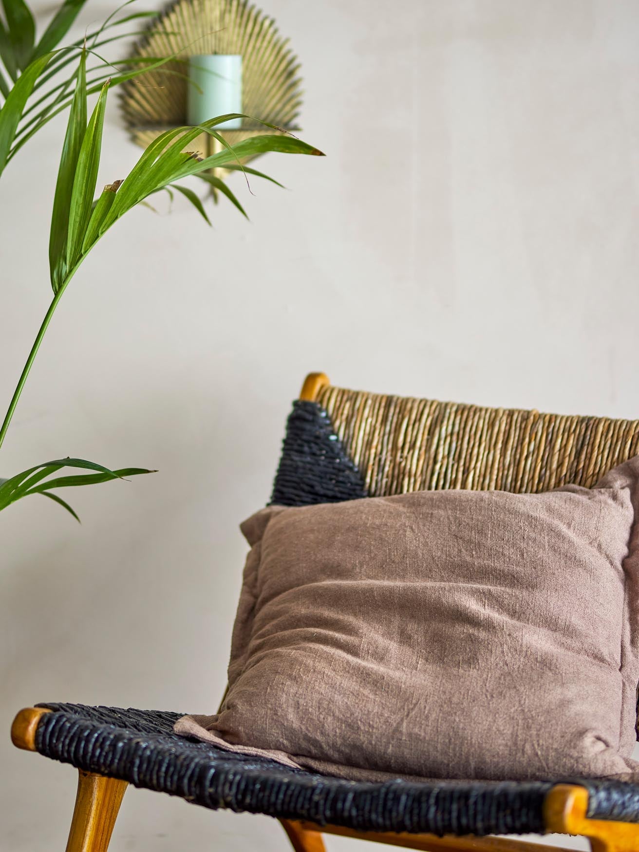 Maisa Kissen, Braun: Weiches, stilvolles Accessoire aus Leinen-Baumwoll-Mix, formbeständig, pflegeleicht, ideal für jeden Wohnstil.