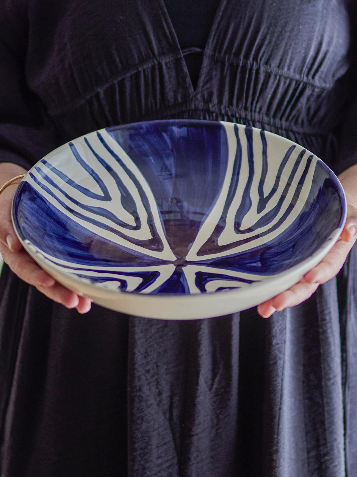 Shama Schale, Blue, Steingut in Blue präsentiert im Onlineshop von KAQTU Design AG. Schalen ist von Bloomingville