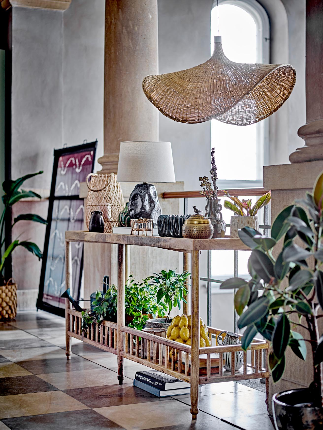 Entdecken Sie die einzigartige Reina Vase aus braunem Steingut von Creative Collection – ein stilvolles Highlight für Ihr Zuhause.