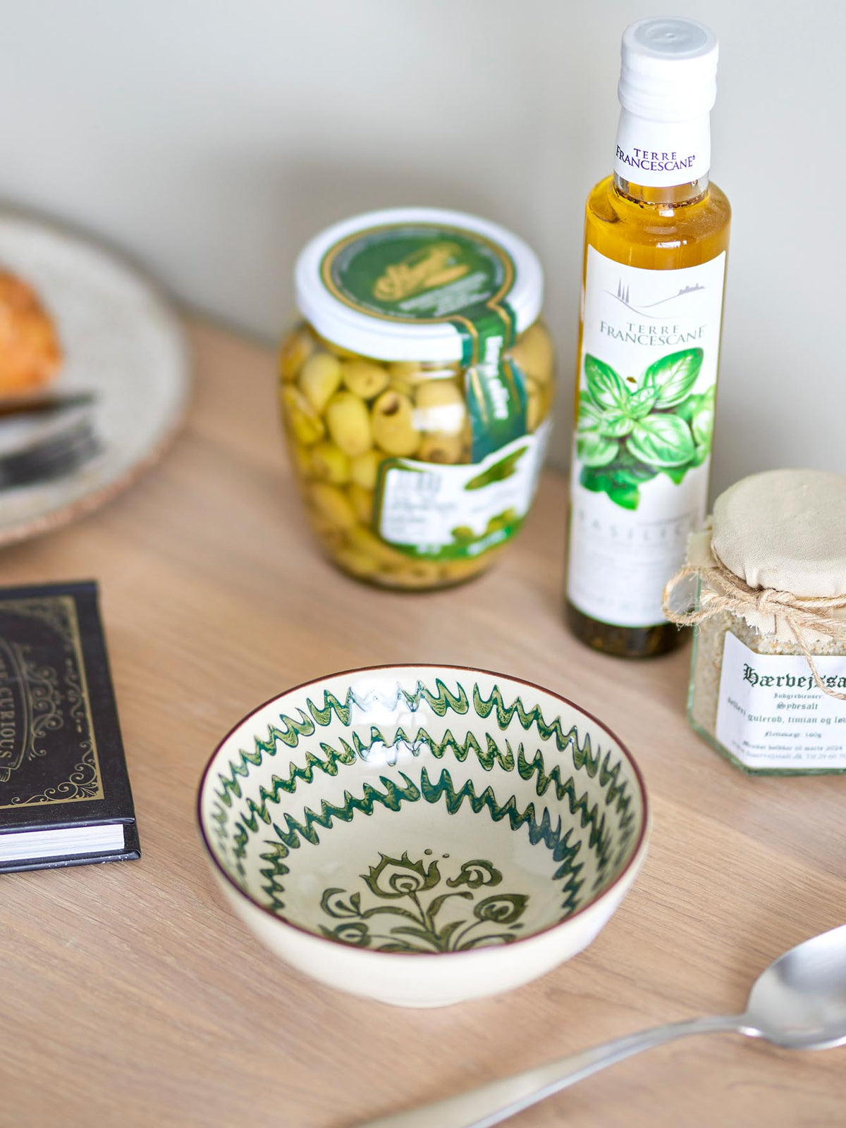 Heikki Schale, Grün, Steingut in Green präsentiert im Onlineshop von KAQTU Design AG. Schale ist von Bloomingville