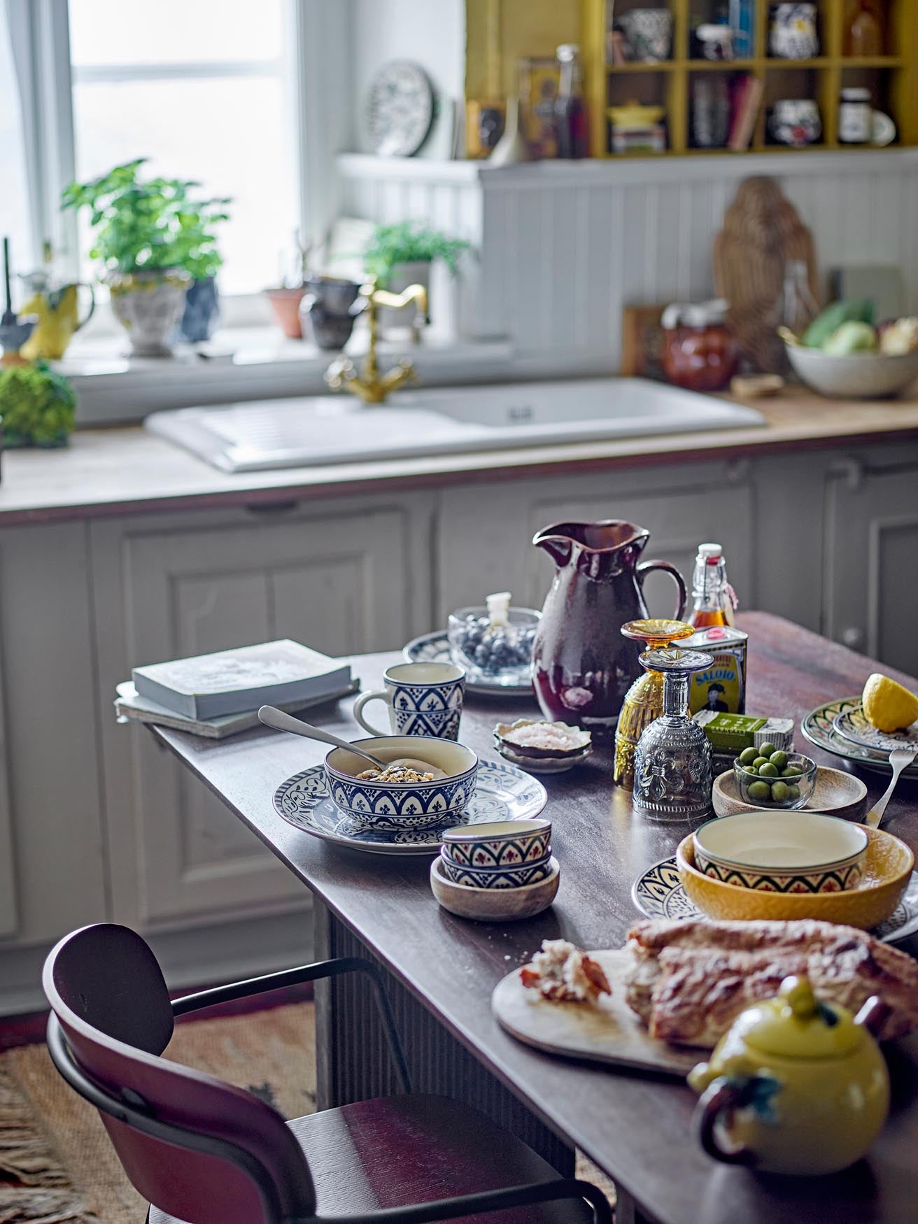 Elegantes Cordelia Weinglas in modernem Grau, ideal für Wein und Sekt. Hochwertiges Glas mit geprägten Details für besondere Anlässe.