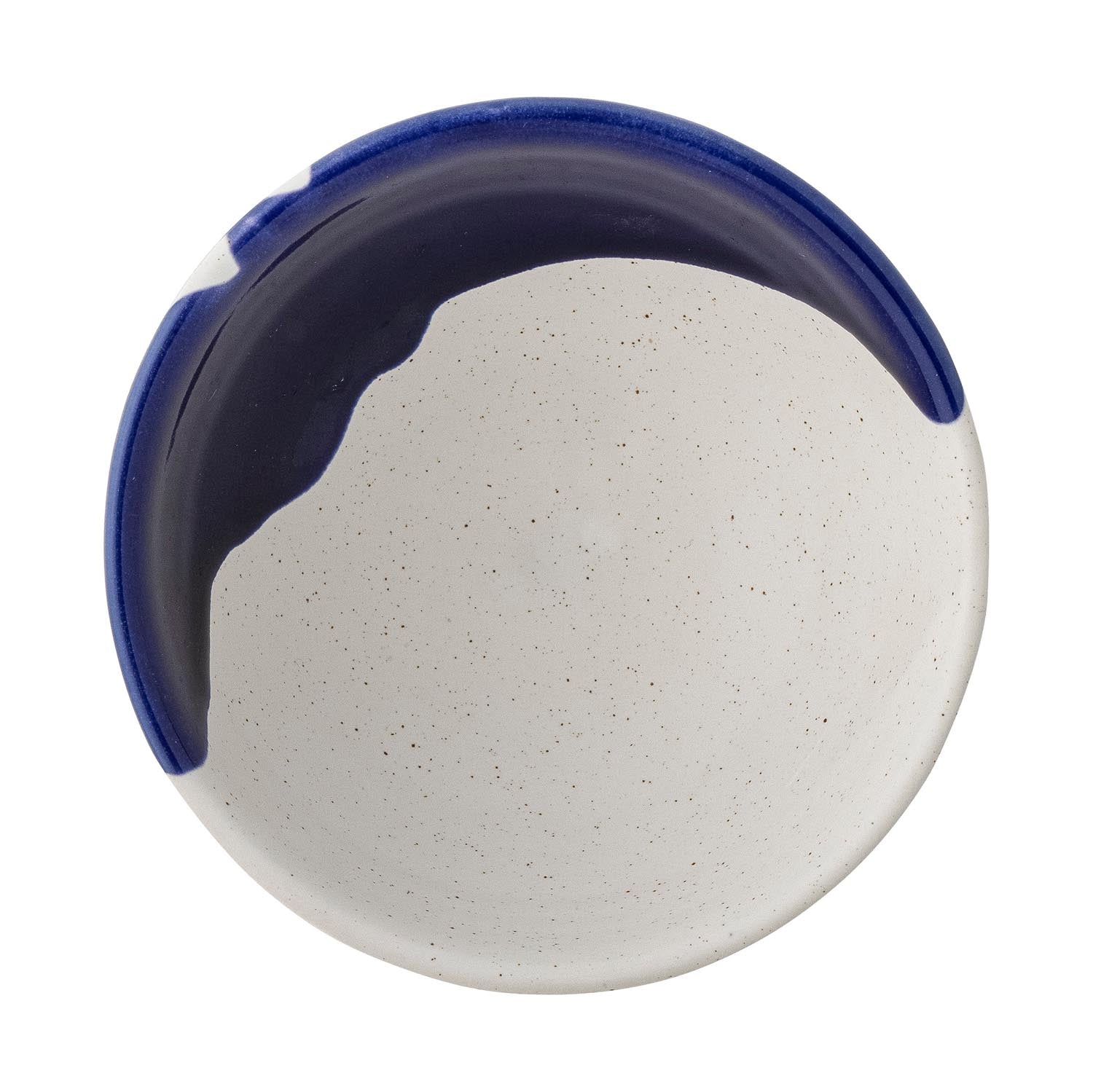 Die Okayama Schale von Bloomingville, aus blauem Steingut, vereint elegantes Design mit exzellenter Qualität und Funktionalität.