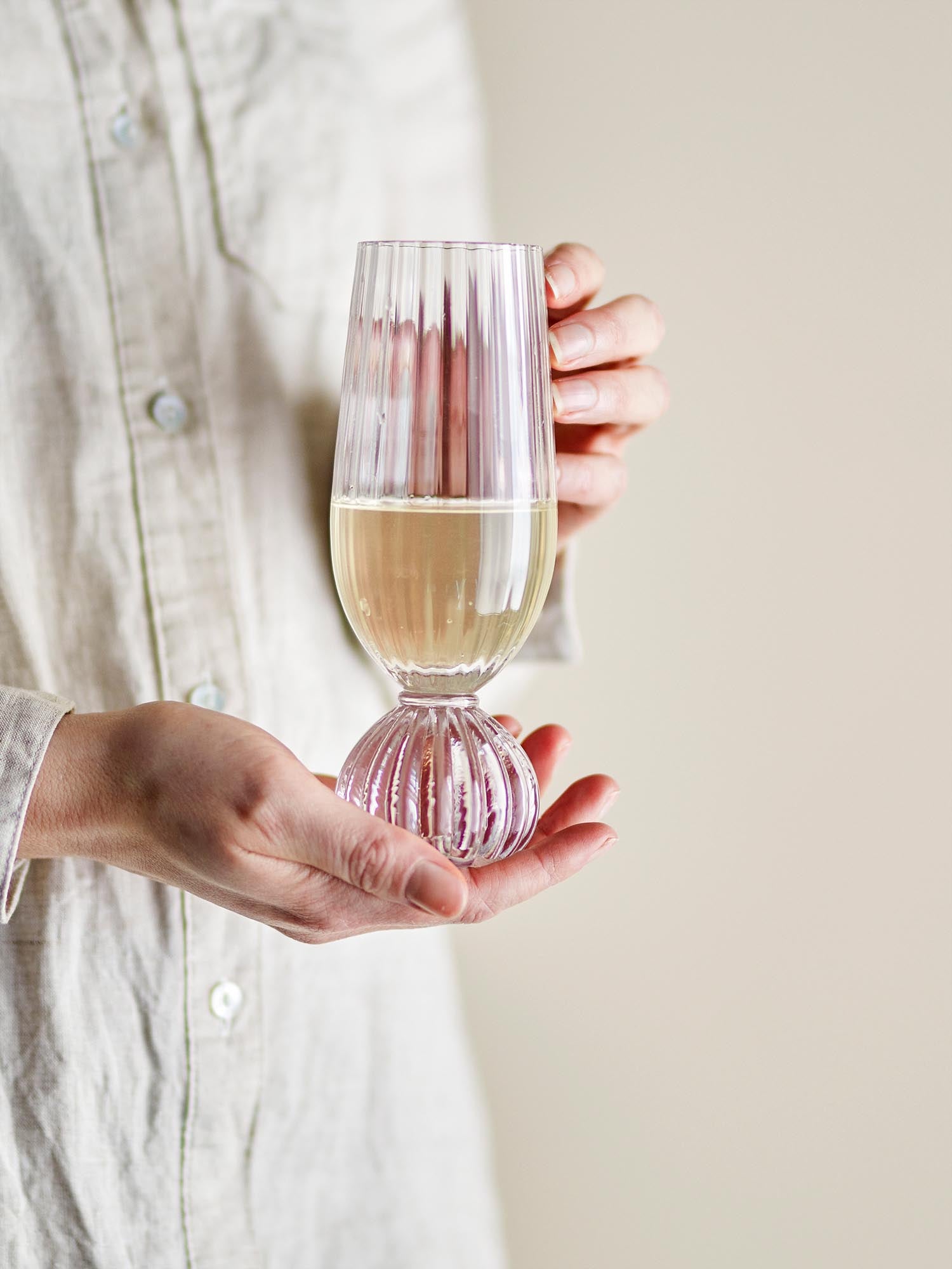 Stilvolles Taurin Champagnerglas aus klarem Glas von Bloomingville, perfekt für elegante Feiern und exklusiven Champagnergenuss.