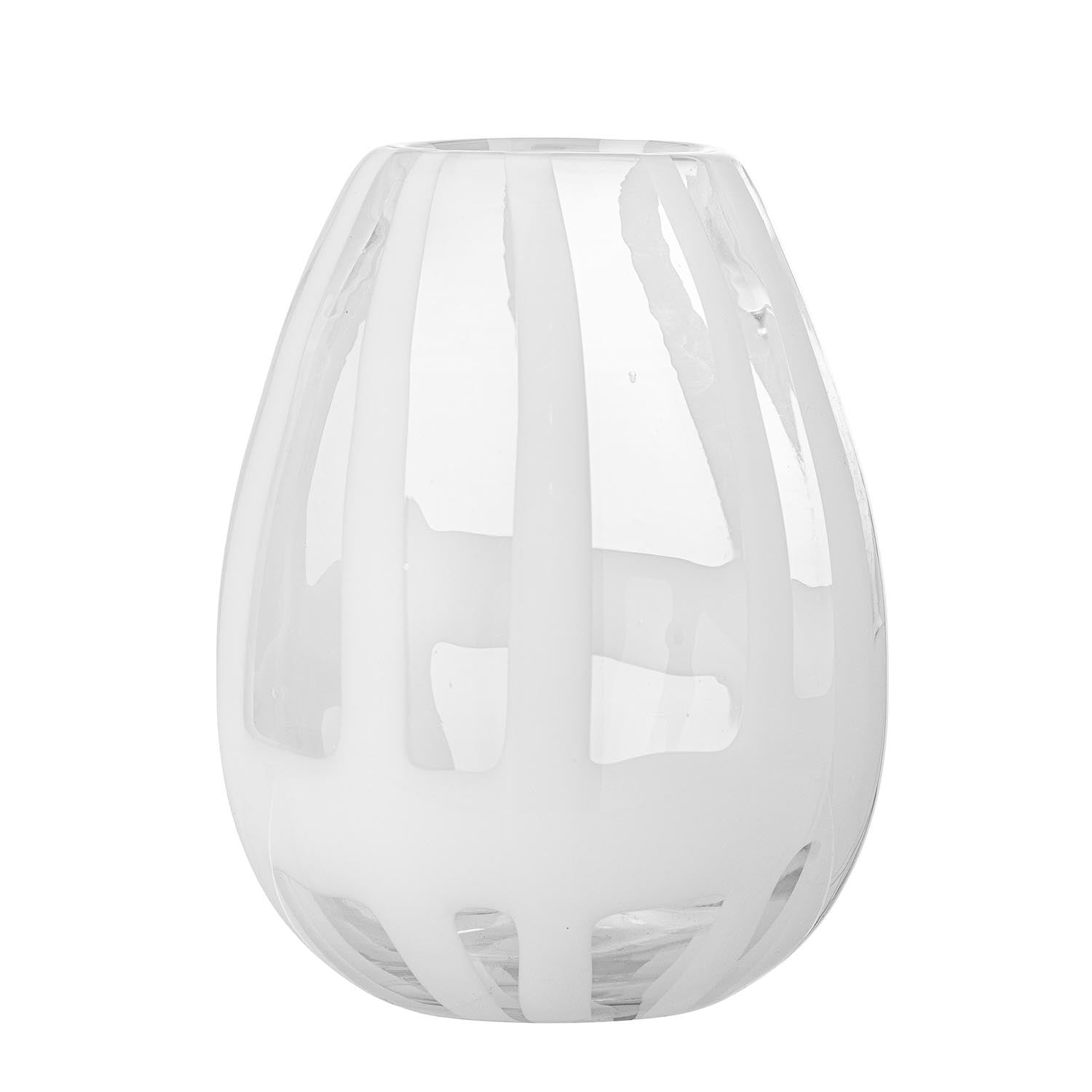 Die Cosmin Vase von Bloomingville: Eleganz in klarem Glas mit weissem Muster, handgefertigt, ideal für Blumenarrangements.
