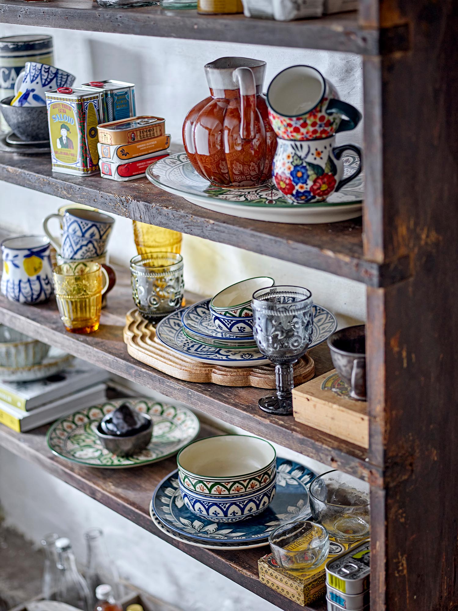 Elegante rote Steingut-Tasse von Creative Collection, ideal für Floristen und Liebhaber stilvoller Designs.