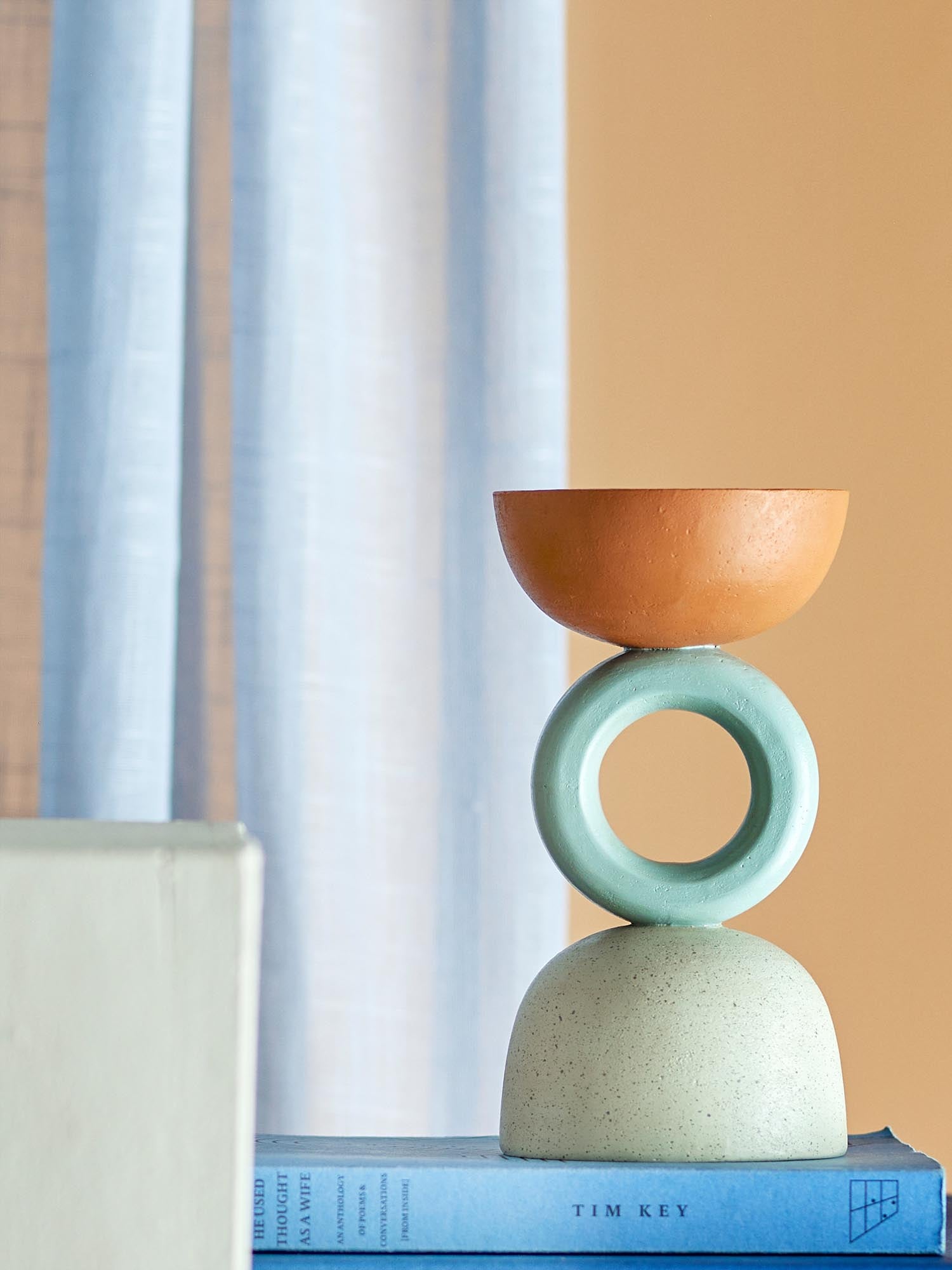 Loretta Teelichthalter, Orange, Polyresin in Orange präsentiert im Onlineshop von KAQTU Design AG. Teelichthalter ist von Bloomingville