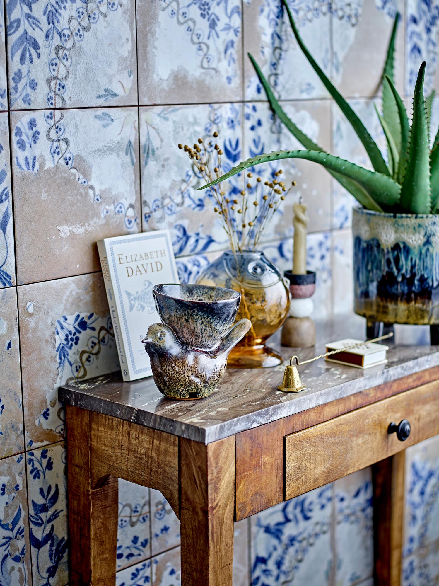 Elegantes braunes Steingut-Dekor von Creative Collection, ideal für stilvolle Wohnraumgestaltung und Dekoration.