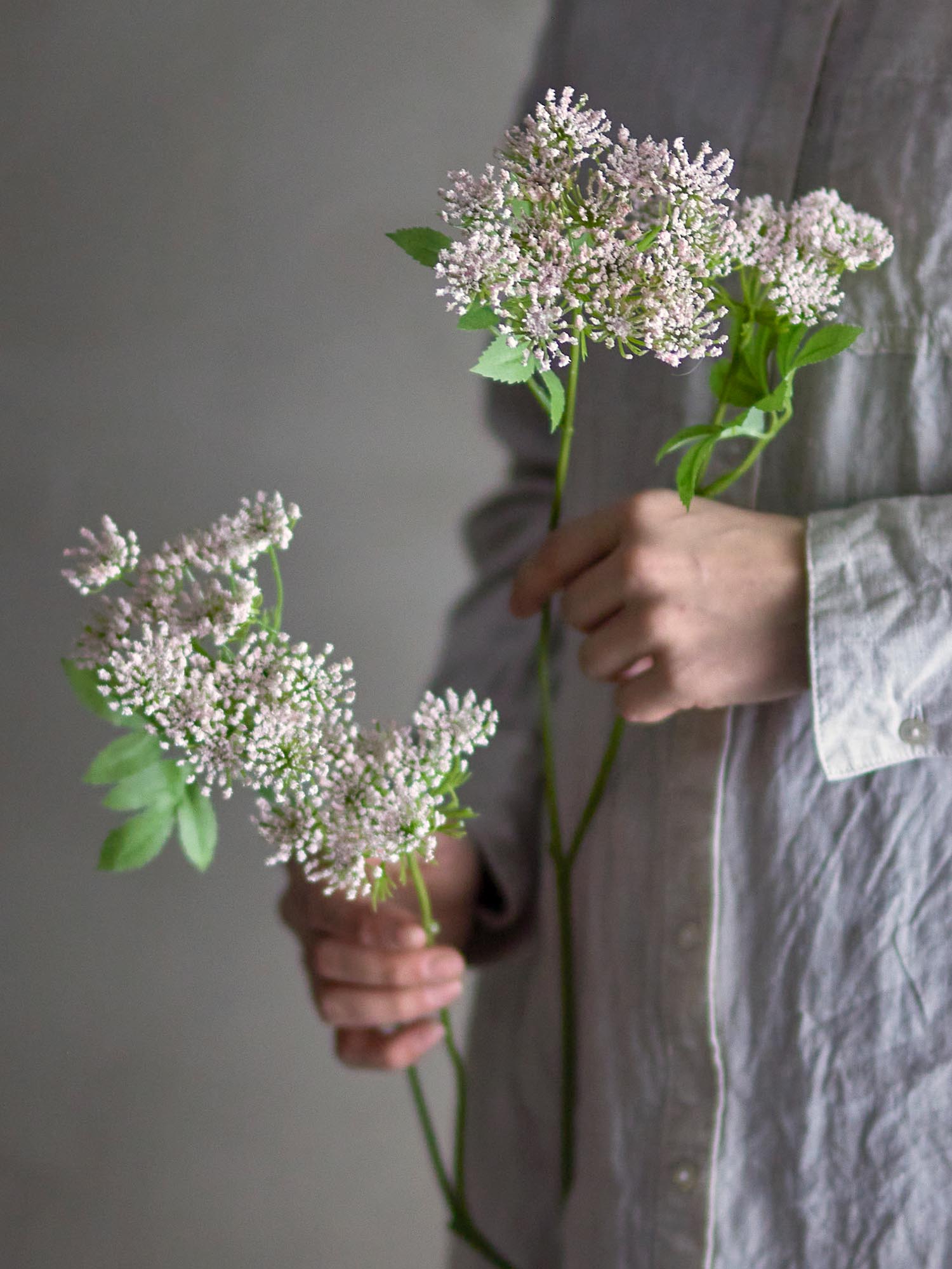 Künstlicher Fenchelstiel mit rosafarbenen Akzenten von Bloomingville, ideal für stilvolle Dekorationen und langlebige Arrangements.