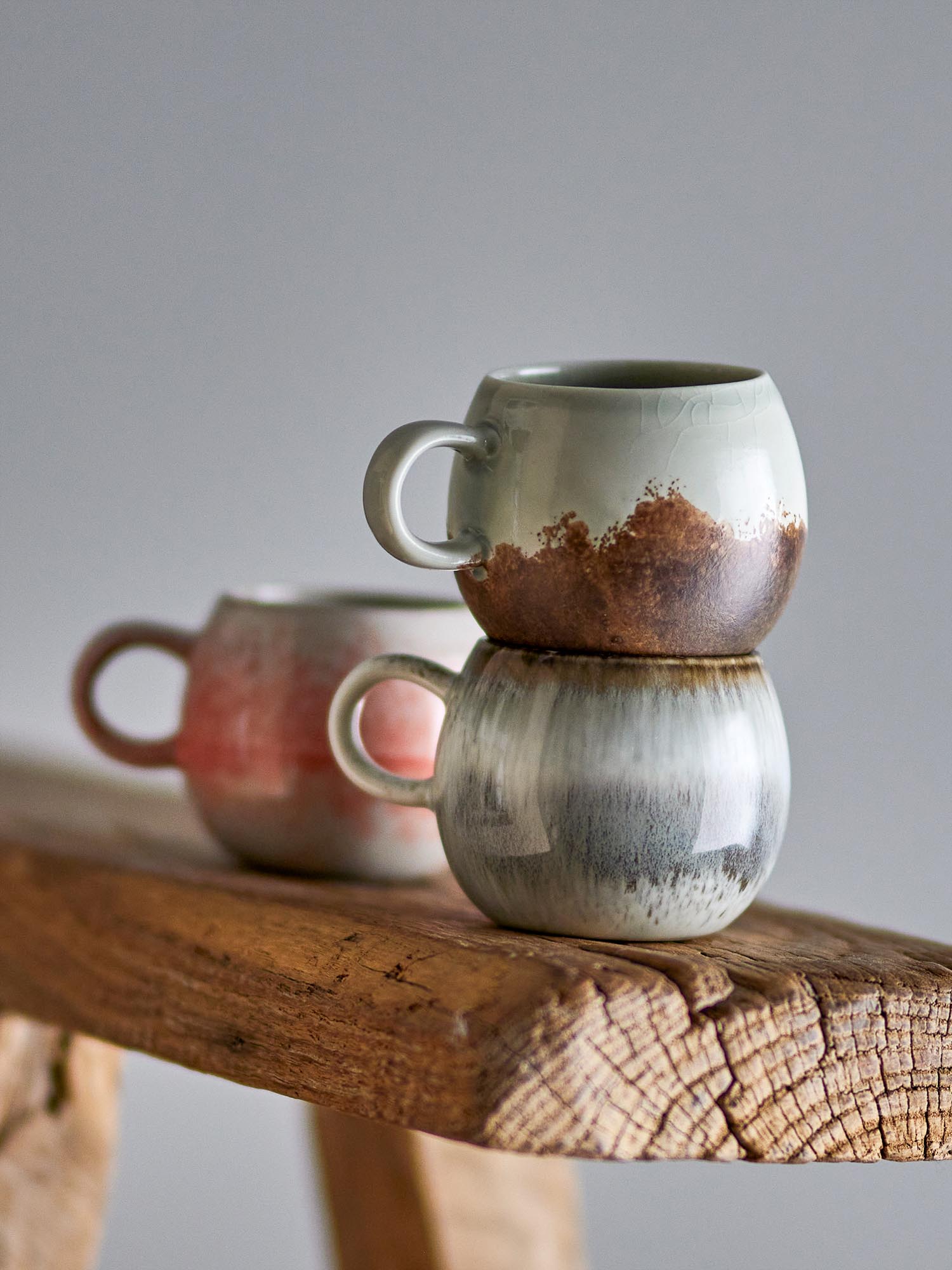 Die graue Paula Espressotasse von Bloomingville aus Steingut überzeugt mit elegantem Design und erstklassiger Qualität.