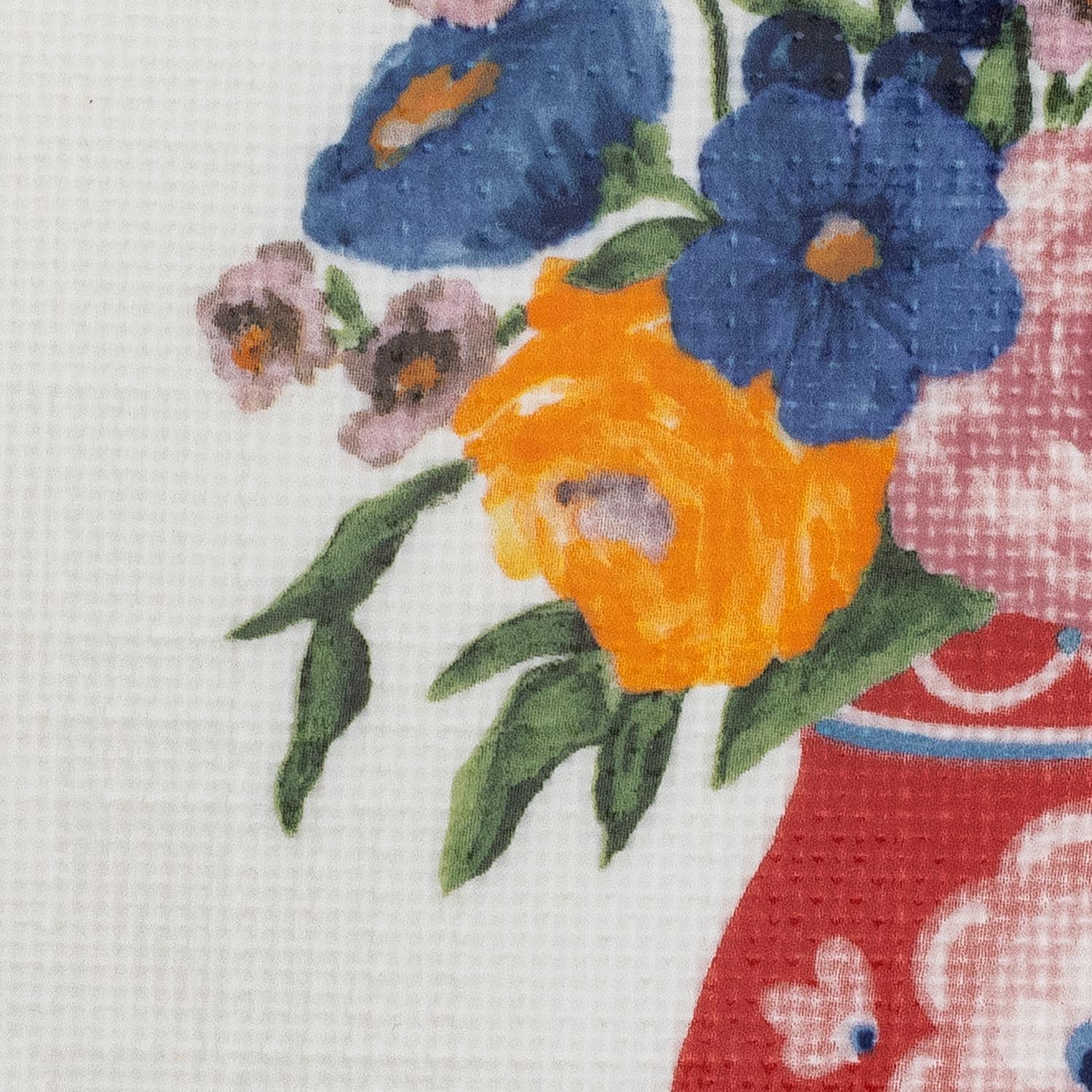 Der Dorothy Kuchenteller von Bloomingville in zartem Rosa aus Steingut bringt Eleganz und Stil auf Ihren gedeckten Tisch.