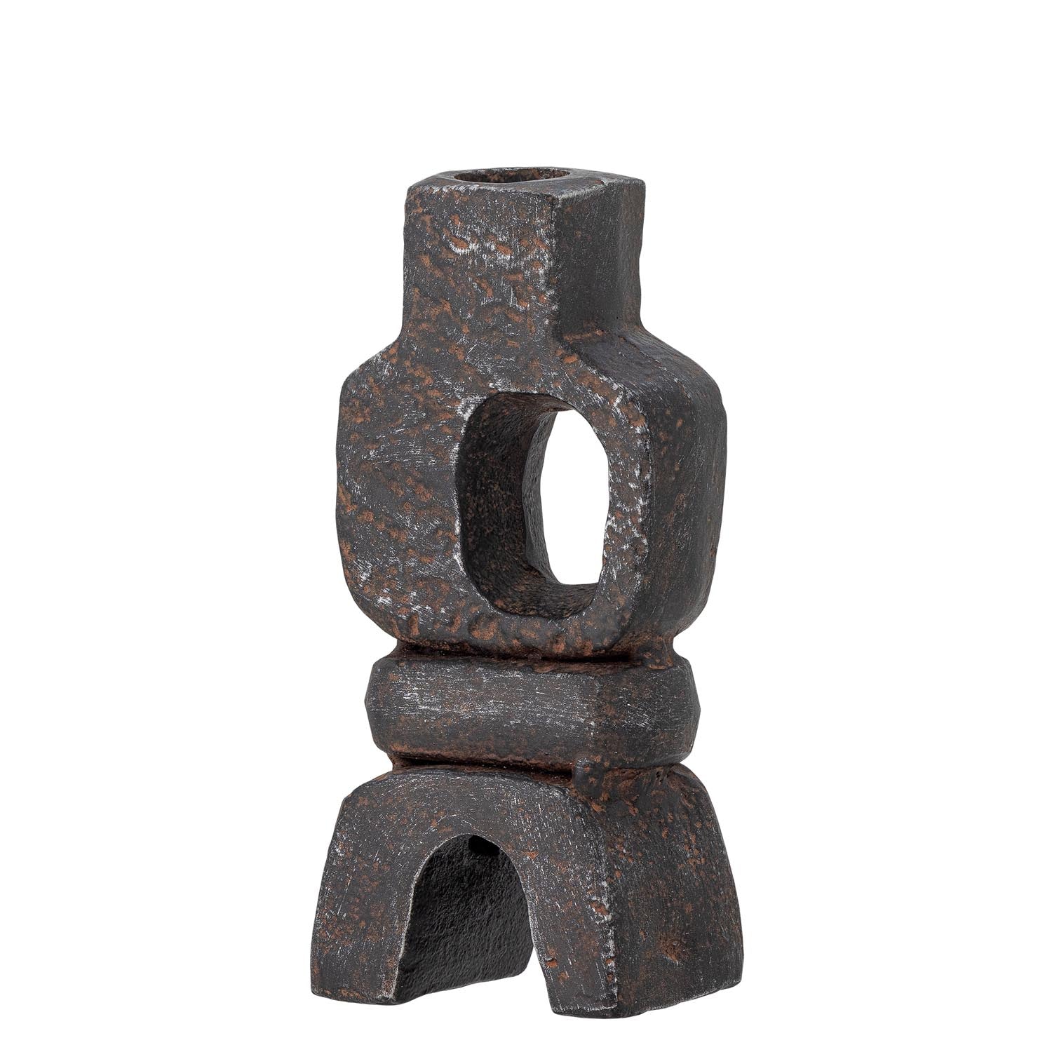 Der Sanah Kerzenhalter von Bloomingville aus schwarzem Gusseisen überzeugt mit stilvollem Design und sorgt für ein gemütliches Ambiente.