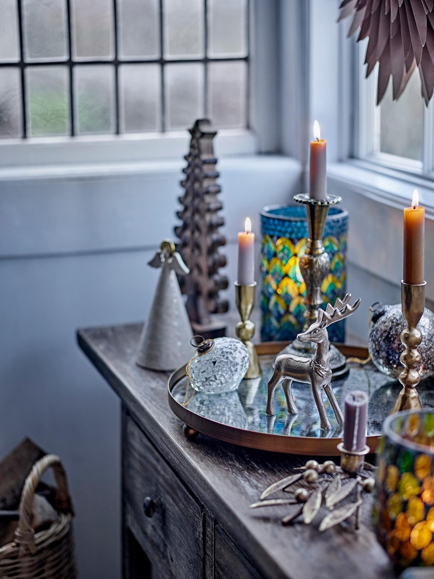 Das Glacier Tablett von Bloomingville: Goldglanz und Spiegeleffekt für stilvolle Akzente in jedem Raum.