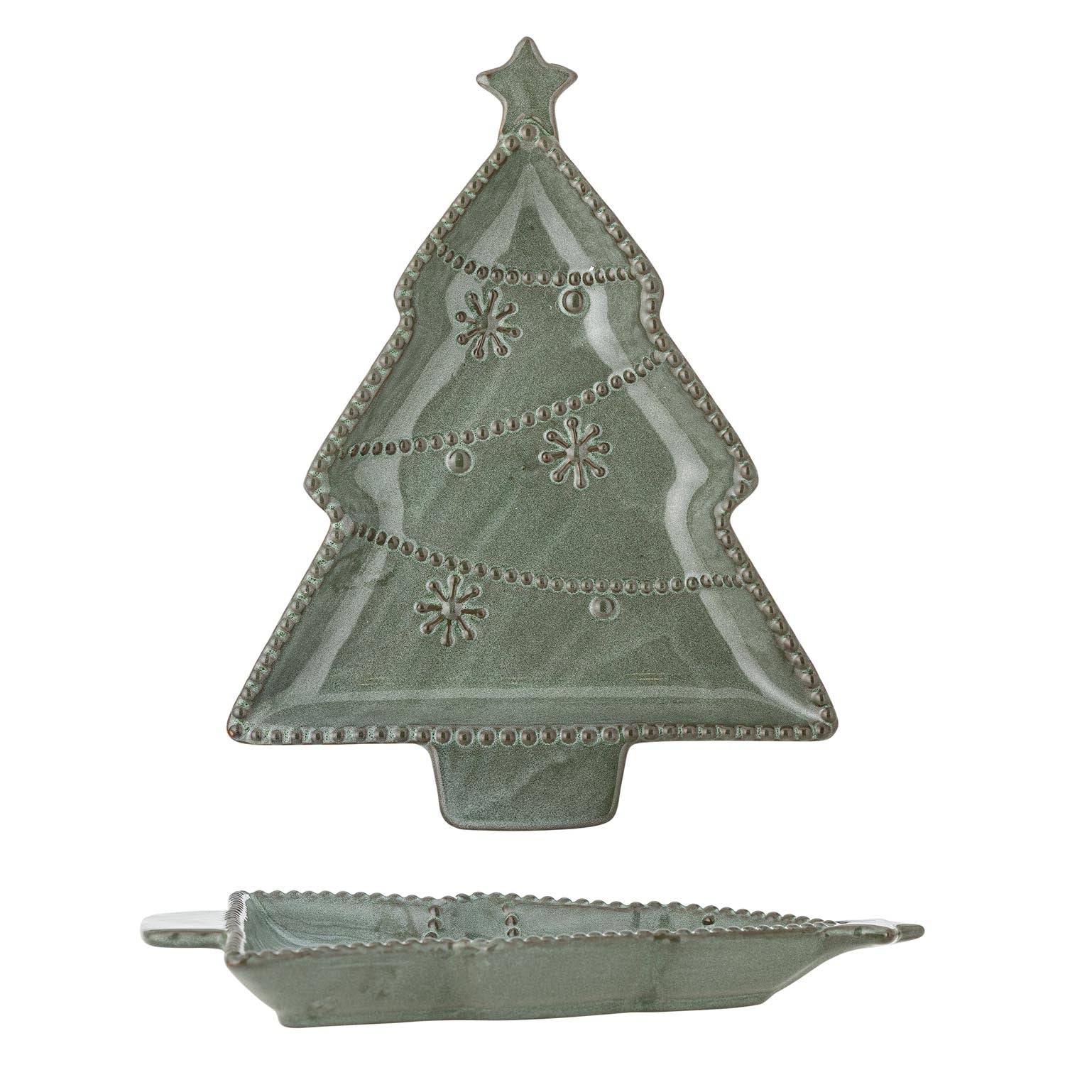 Die grüne Alder Servierplatte aus Steingut von Bloomingville, in Weihnachtsbaumform, ist ein stilvolles, langlebiges Highlight für festliche Tafeln.