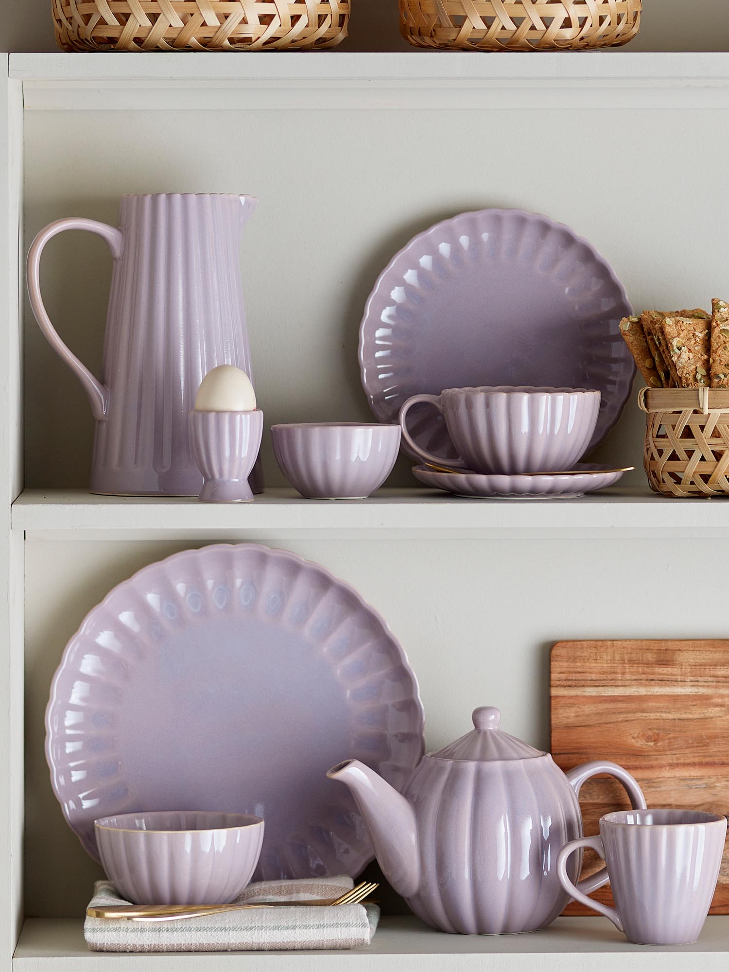 Die Latina Teekanne von Bloomingville aus Steingut in zartem Roséton ist stilvoll und ideal für Teegenuss.