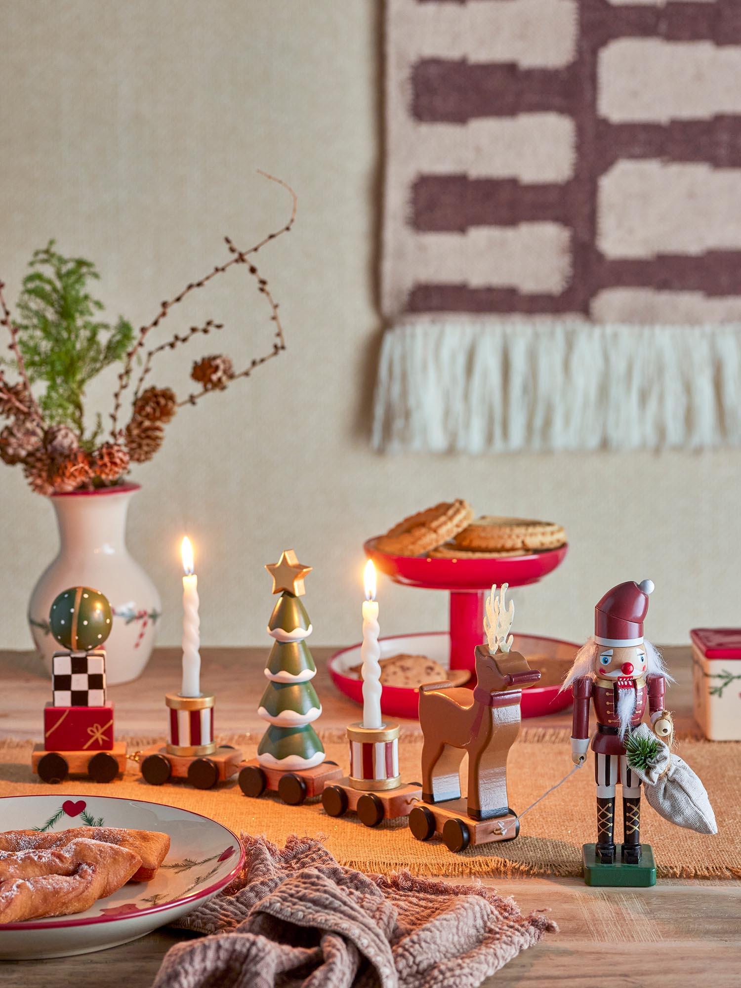 Vadim Deko von Bloomingville: Stilvolle grüne MDF-Deko, FSC®100% zertifiziert, ideal für nachhaltige und moderne Wohnräume.