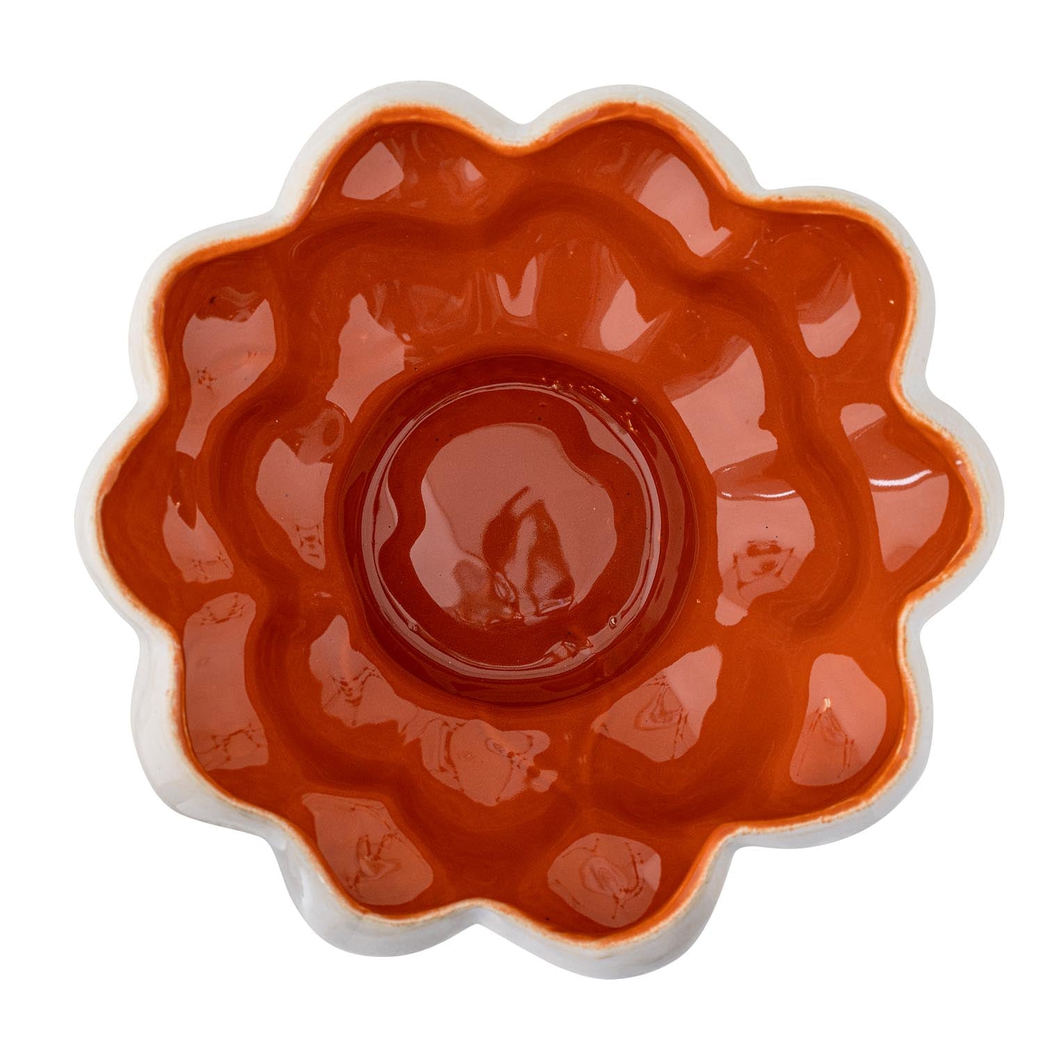 Die Valkyrie Schale aus weissem Steingut von Bloomingville besticht durch ihr elegantes Design und hochwertige Verarbeitung.