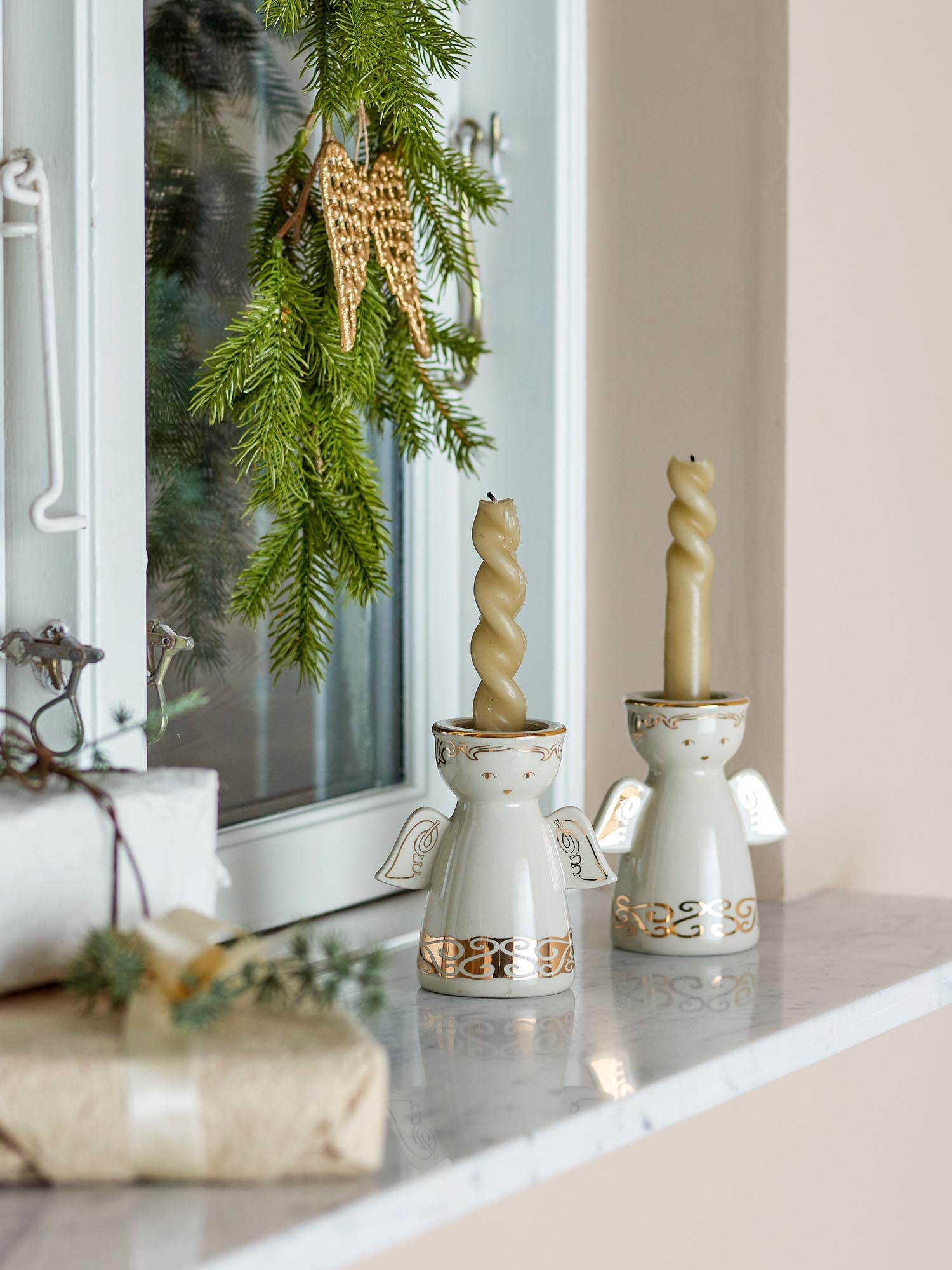 Faella Teelicht- und Kerzenhalter, Weiss, Steingut in Weiß präsentiert im Onlineshop von KAQTU Design AG. Teelichthalter ist von Bloomingville