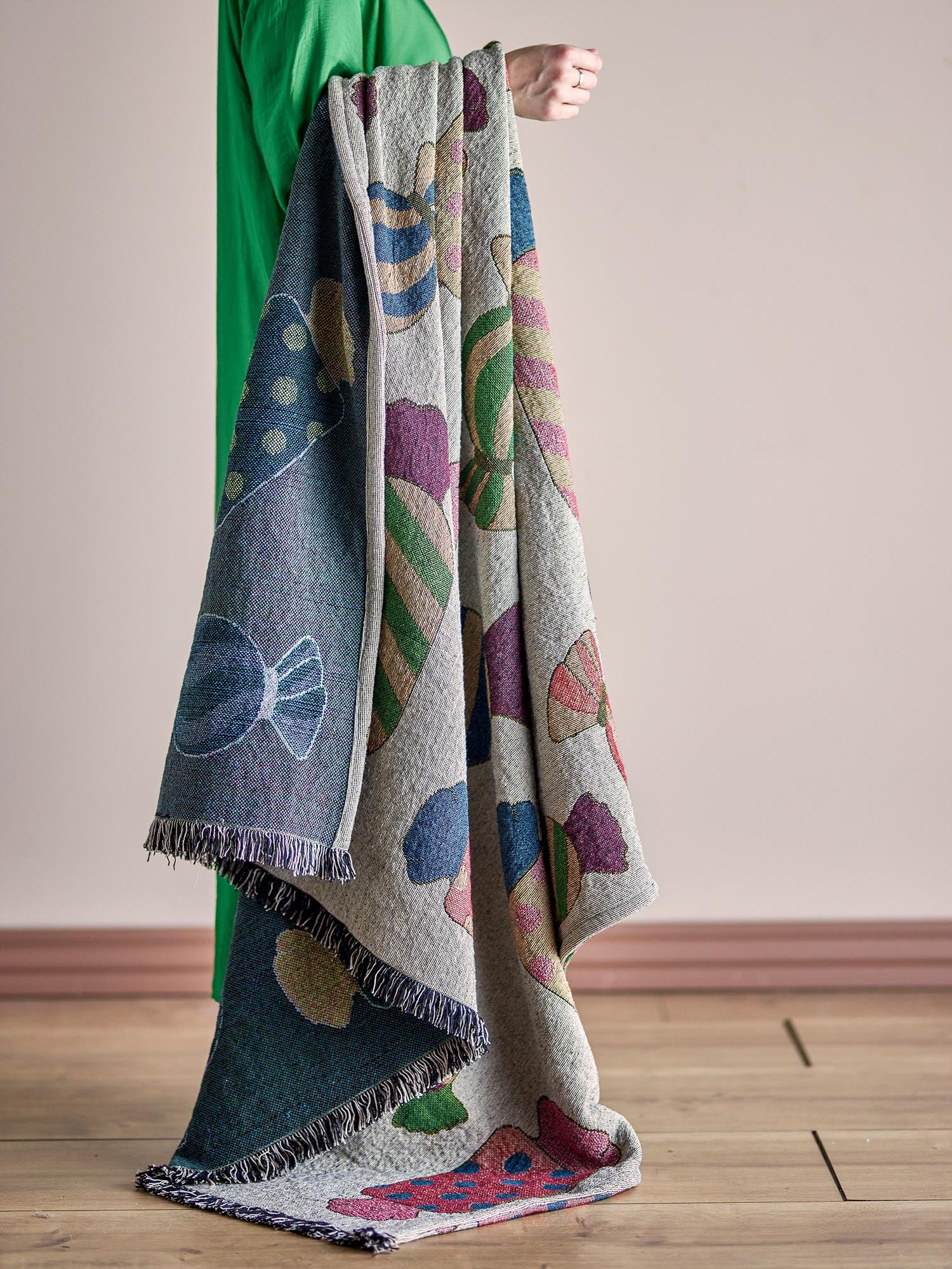 Die Caramella Decke von Bloomingville: Stilvoll, nachhaltig und aus recycelter Baumwolle mit Boho-Charme und langlebiger Qualität.