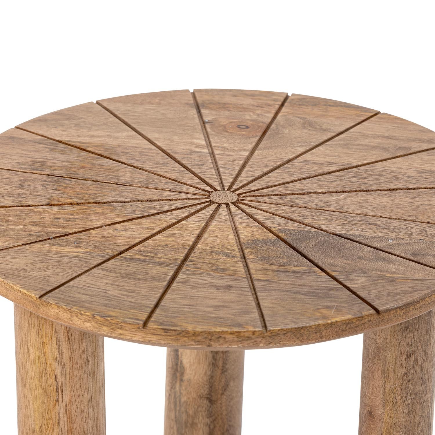 Eleganter Couchtisch aus natürlichem Mangoholz, perfekt für ein stilvolles und einladendes Wohnzimmerambiente.
