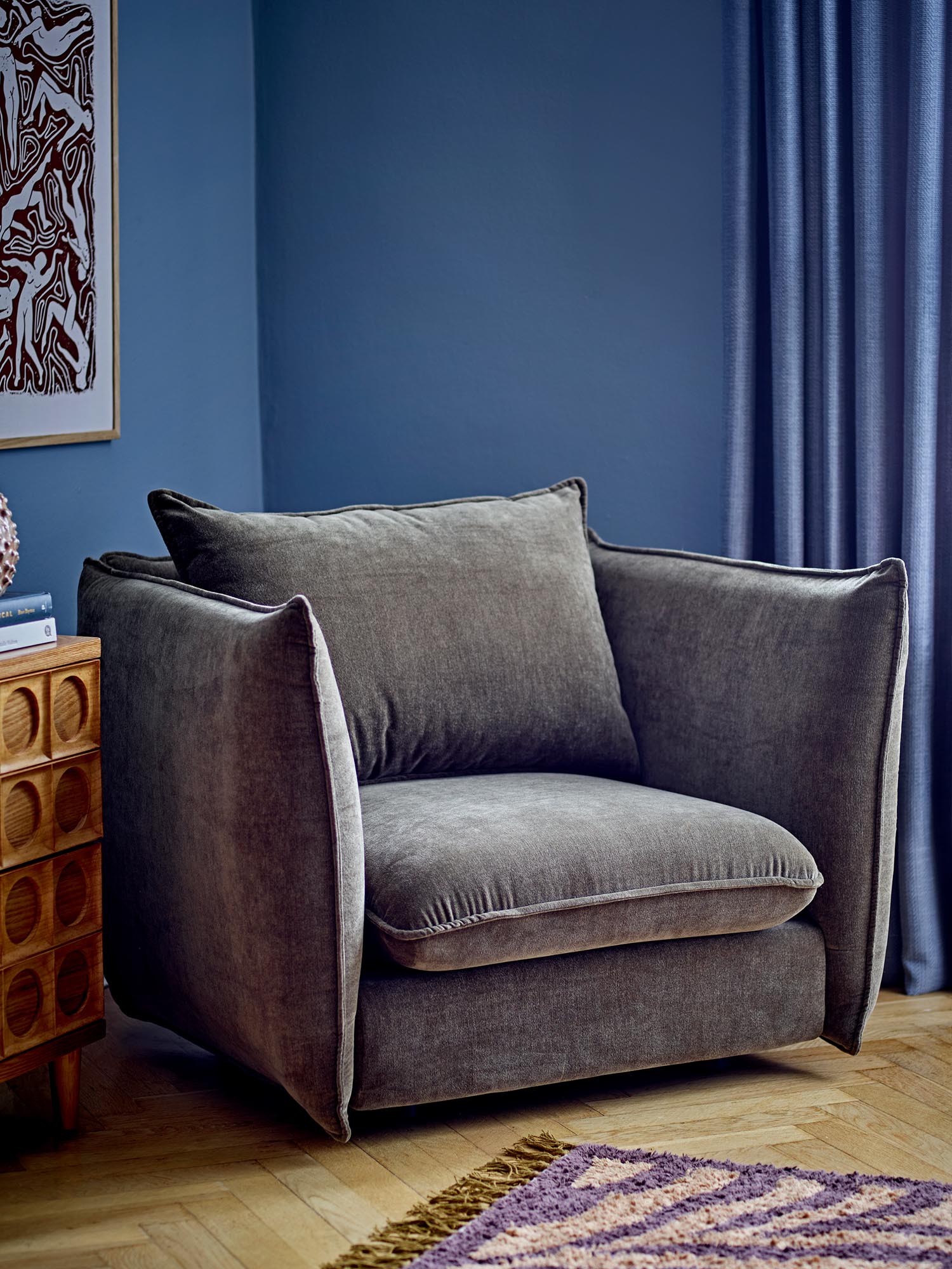 Der Austin Loungesessel in Grün von Bloomingville vereint elegantes Design mit nachhaltigem, recyceltem Polyester für umweltbewussten Komfort.