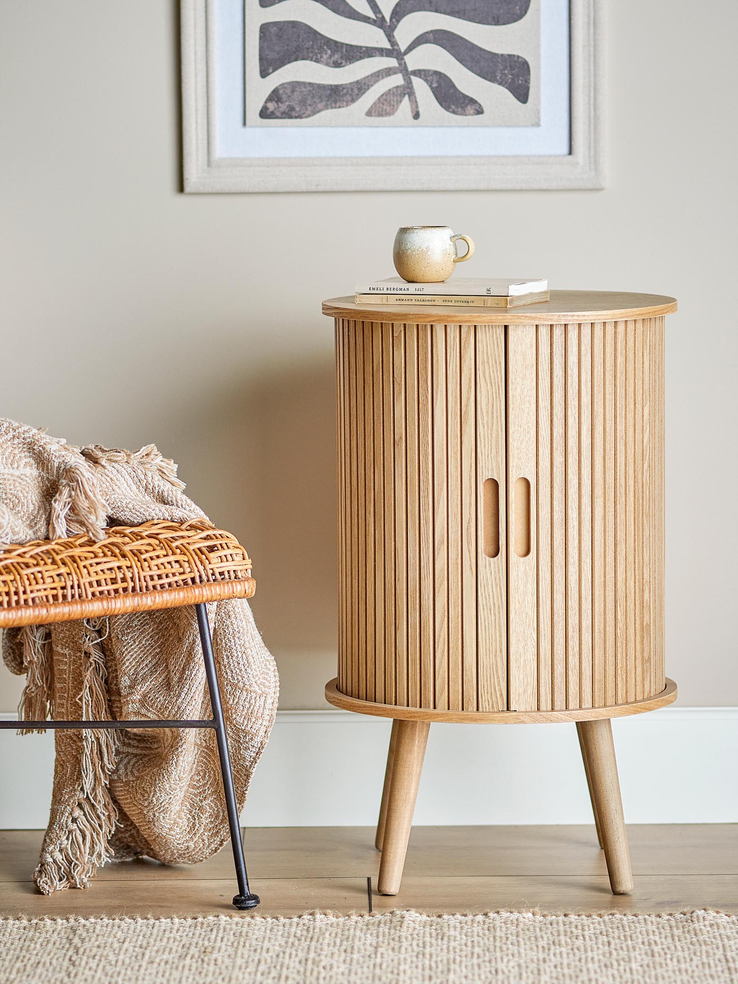 Das Salento Kabinett von Bloomingville aus natürlichem MDF vereint Funktionalität und skandinavische Eleganz.