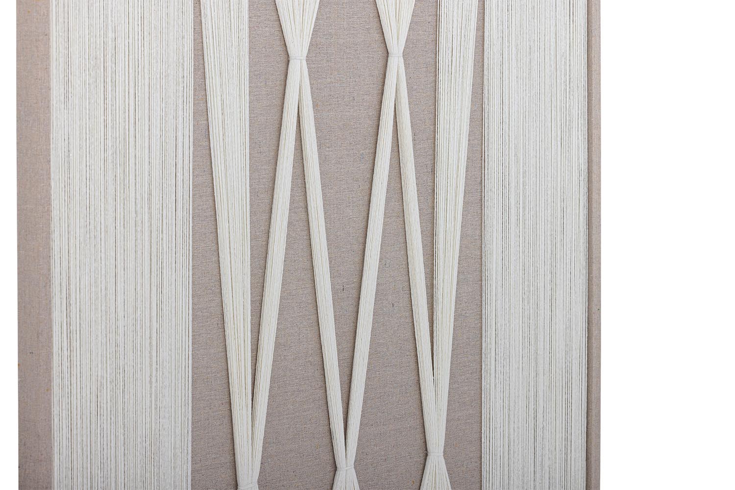 Die Didder Wanddekoration von Bloomingville aus Baumwolle in Naturfarben bringt Eleganz und Natürlichkeit in Ihr Zuhause.