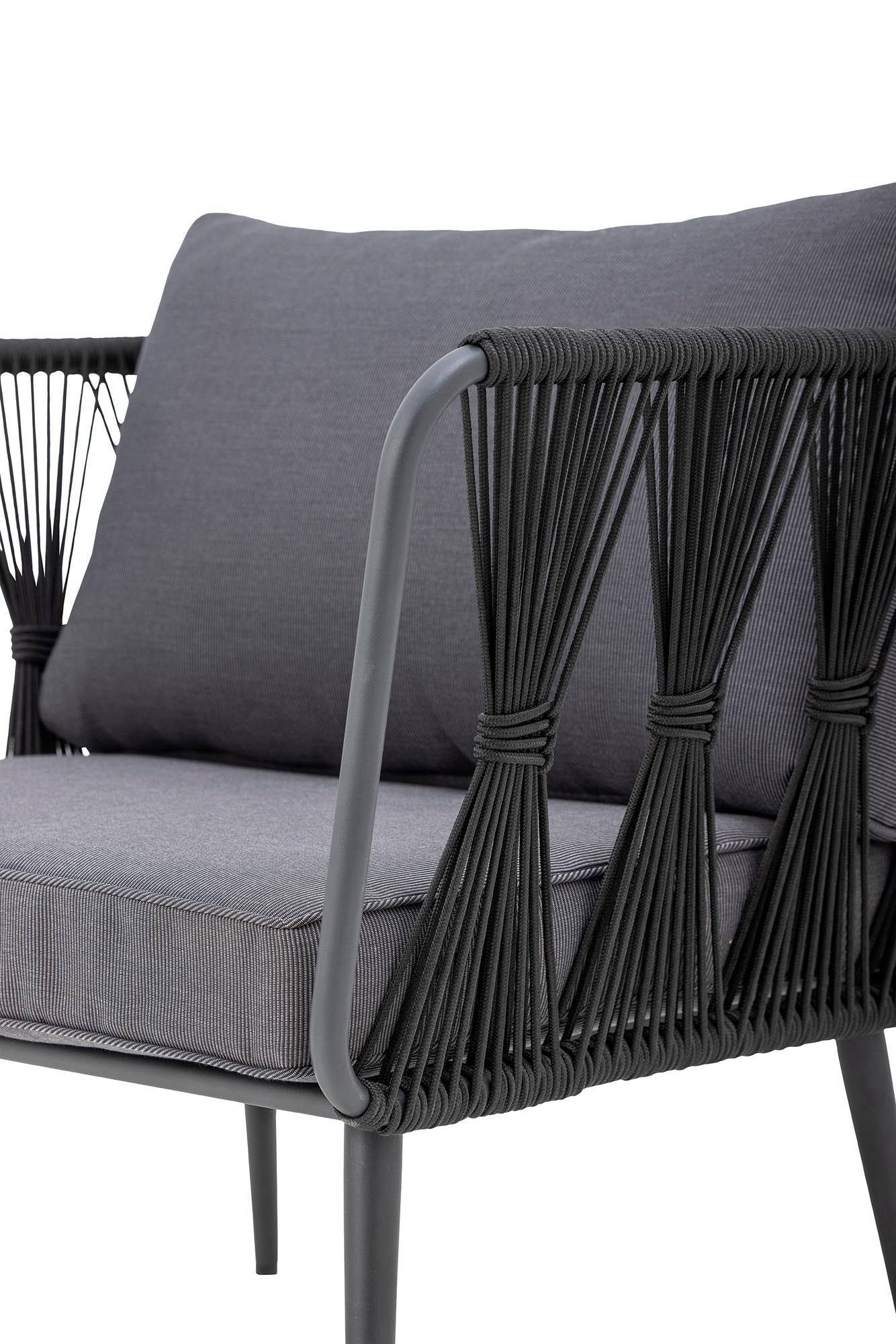 Pavone Fire-resistant Loungesessel, Schwarz, Metall in Schwarz präsentiert im Onlineshop von KAQTU Design AG. Sessel ist von Bloomingville